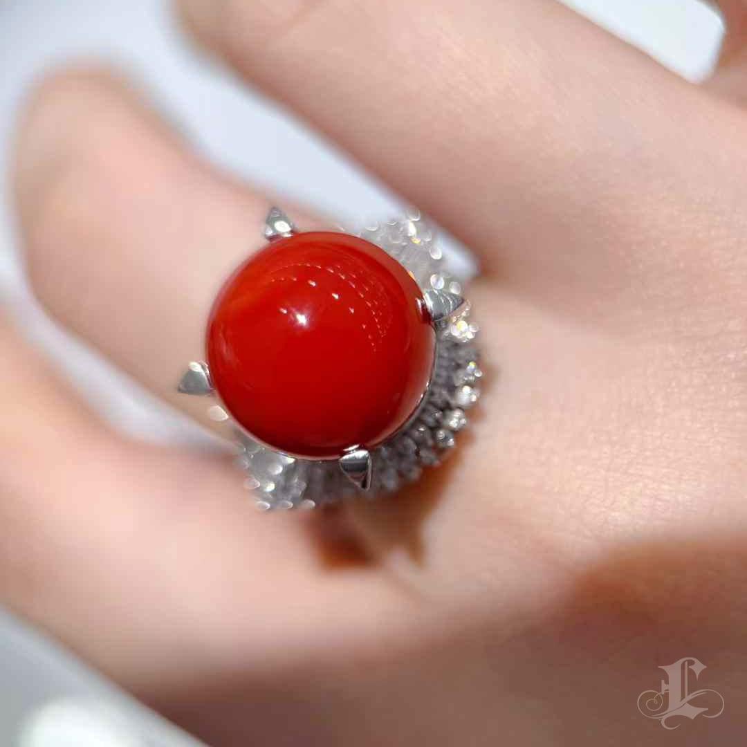 【Jādora】Sólo un anillo imperial de corona de coral rojo en platino Corte redondo en venta