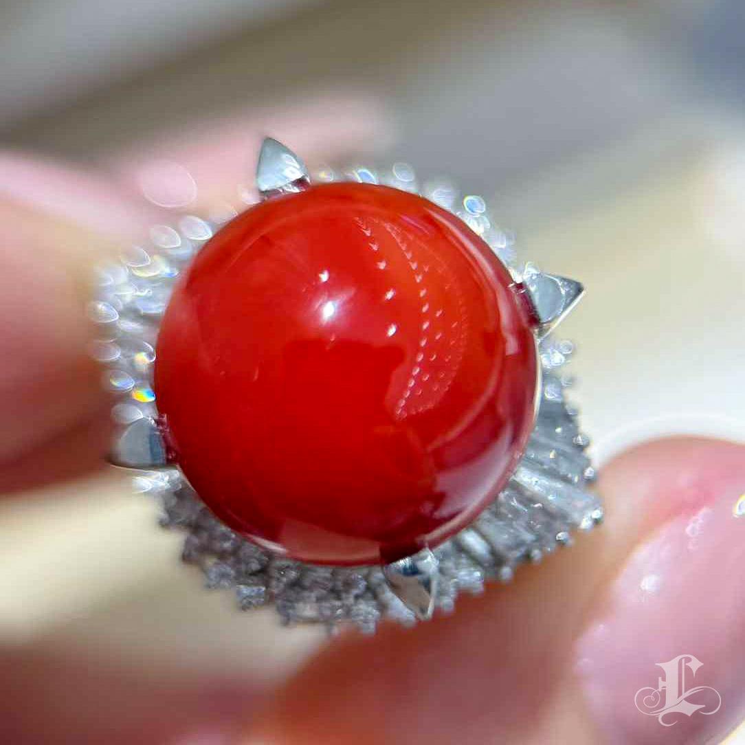 【Jādora】Sólo un anillo imperial de corona de coral rojo en platino en Nuevo estado para la venta en New York, NY