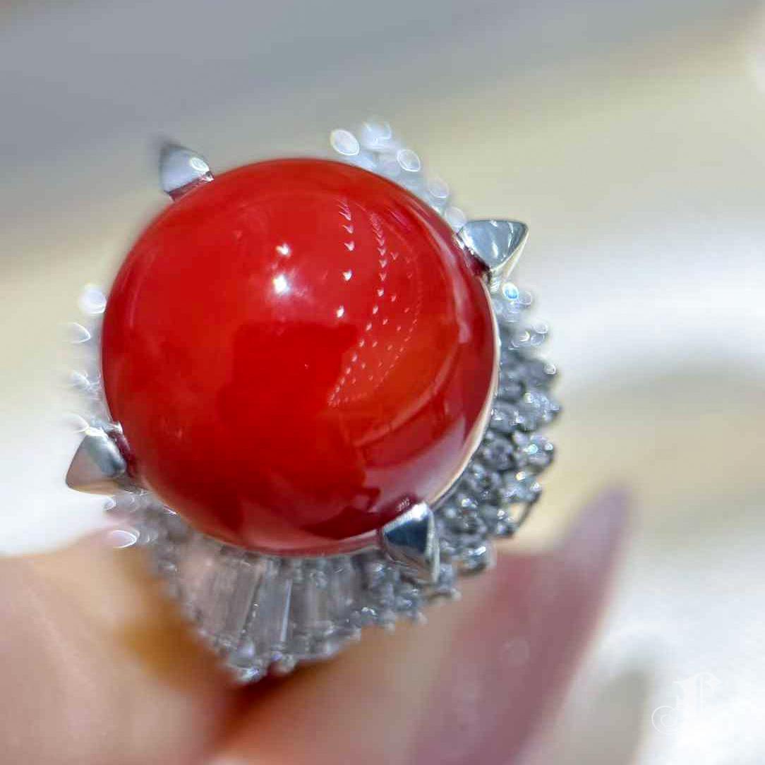 【Jādora】Sólo un anillo imperial de corona de coral rojo en platino en venta 1