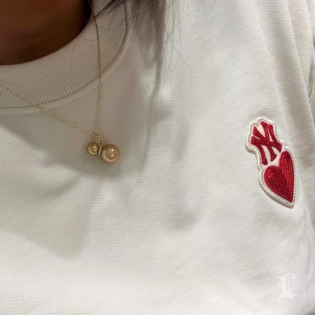 Grezzo Collana con ciondolo di diamanti e perle dei mari del Sud in vendita