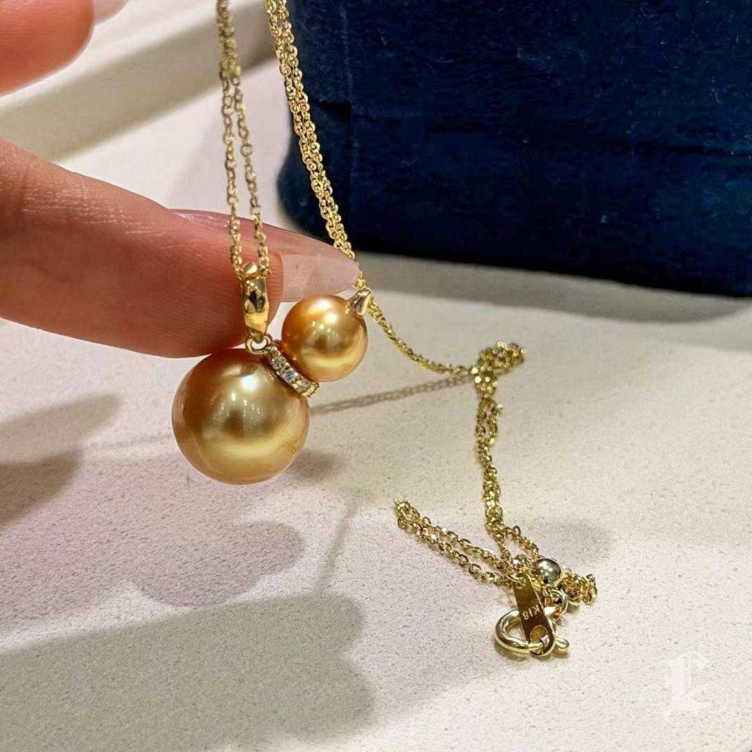 Collana con ciondolo di diamanti e perle dei mari del Sud in vendita 1