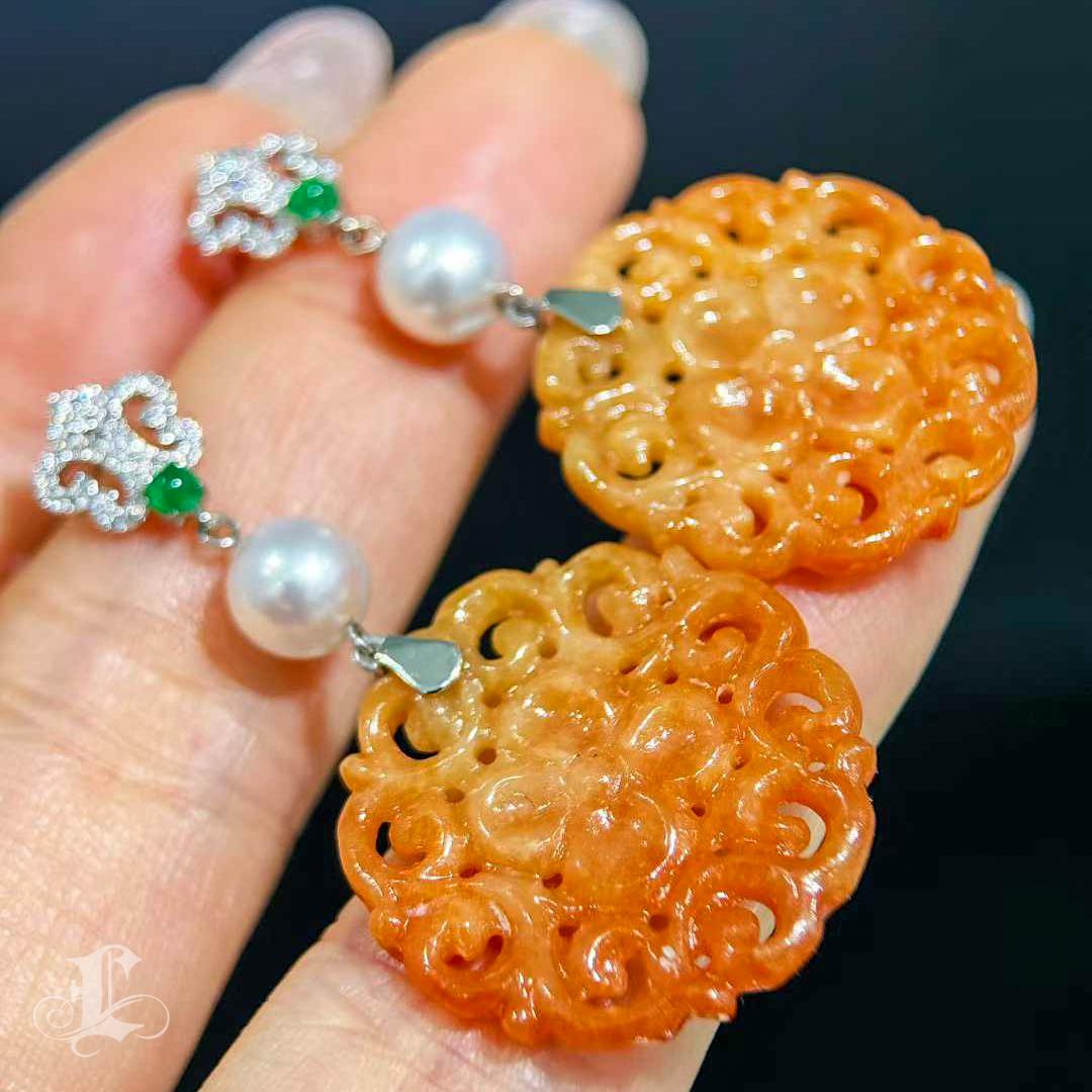 【Jādora】 Boucles d'oreilles en jadéite rouge, émeraude, perle d'akoya Aurora et diamant Neuf - En vente à New York, NY