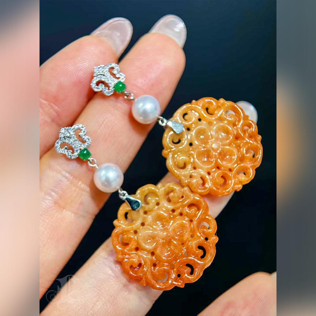 【Jādora】 Boucles d'oreilles en jadéite rouge, émeraude, perle d'akoya Aurora et diamant en vente 2