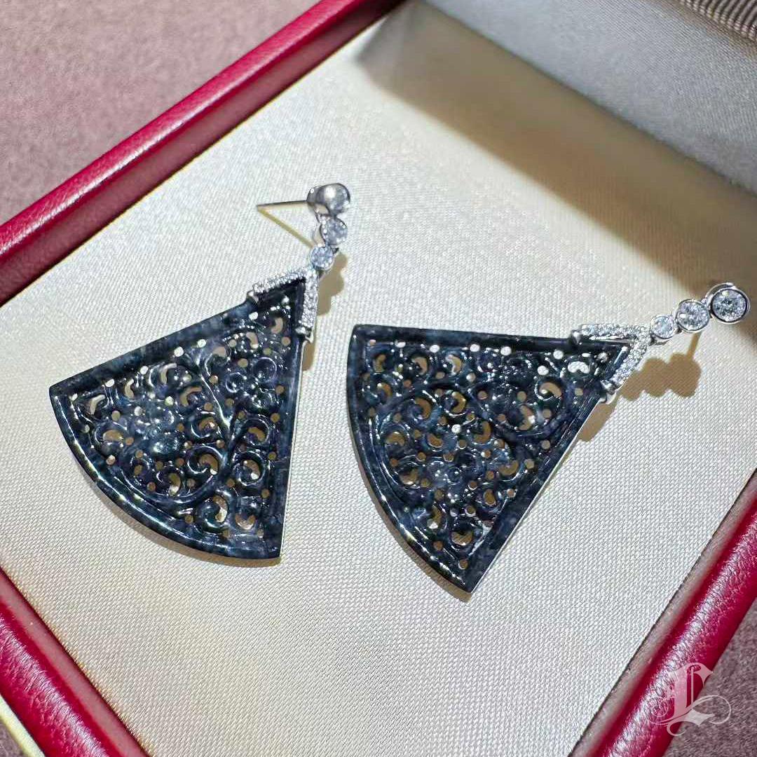 【Jādora】Typ A Schwarzer Jadeit Fächer-Ohrringe mit Diamanten im Angebot 2