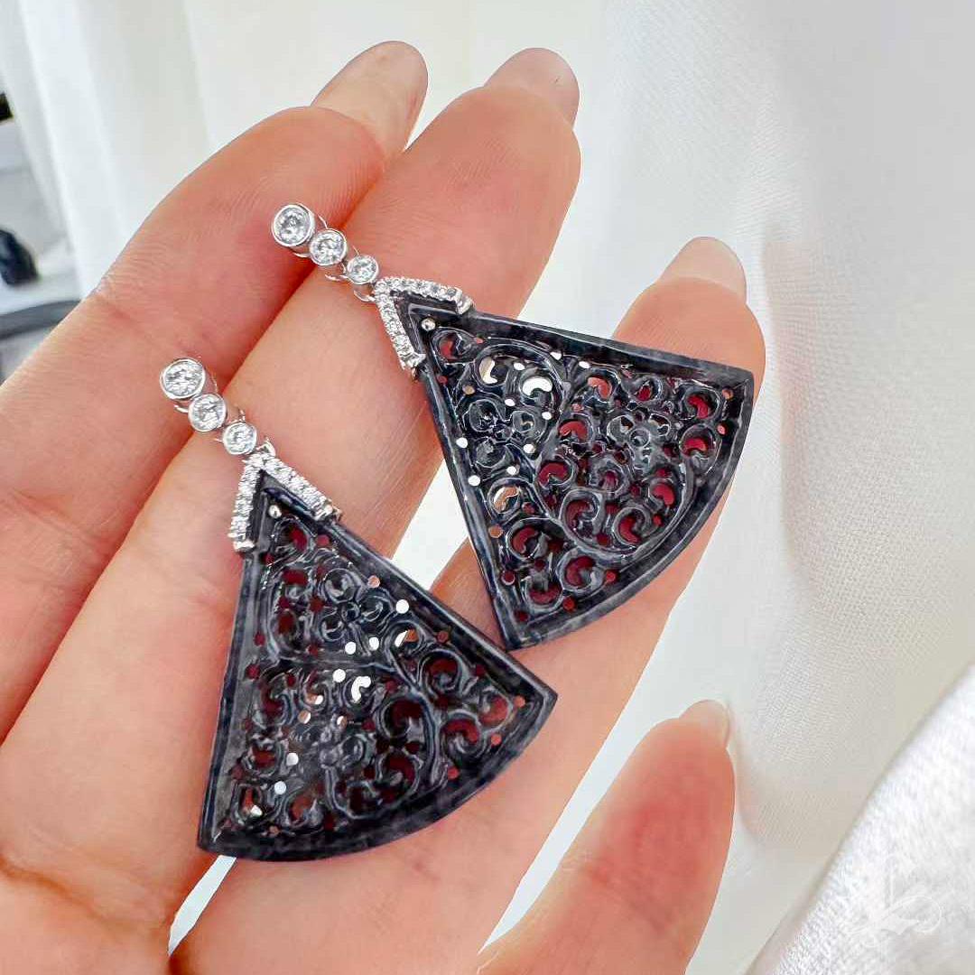 【Jādora】Typ A Schwarzer Jadeit Fächer-Ohrringe mit Diamanten im Angebot 3
