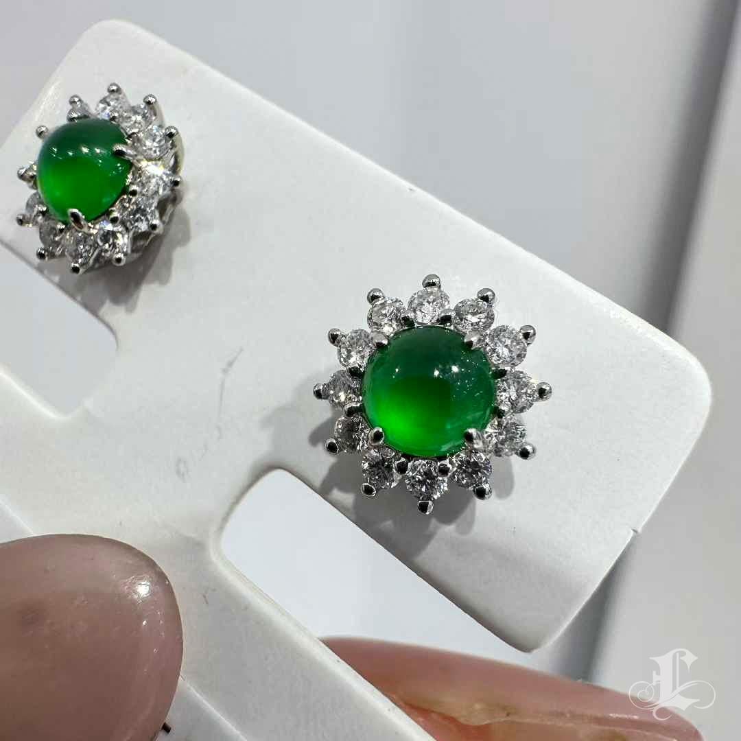 De las mujeres 【Jādora】Pendientes de Jadeíta Tipo A y Halo de Diamantes de 0,4 ct en Platino en venta