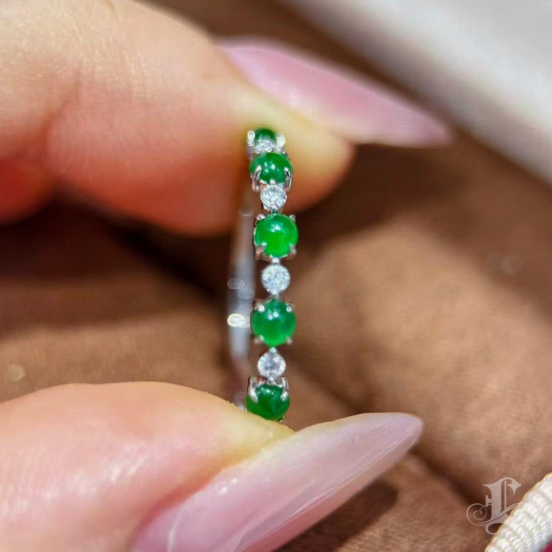 【Jādora】Type A Jadeite Cabochon and Diamond Band Ring For Sale 1