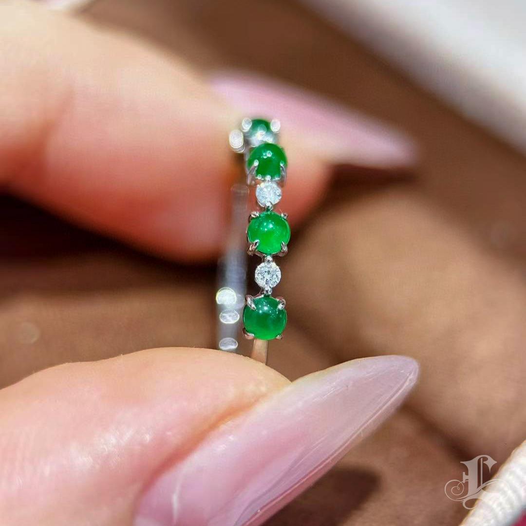 【Jādora】Type A Jadeite Cabochon and Diamond Band Ring For Sale 2