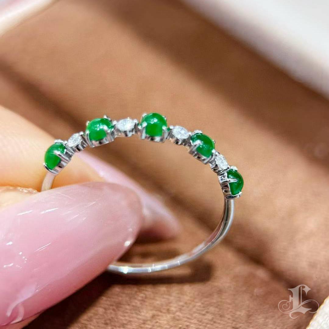 【Jādora】Type A Jadeite Cabochon and Diamond Band Ring For Sale 3