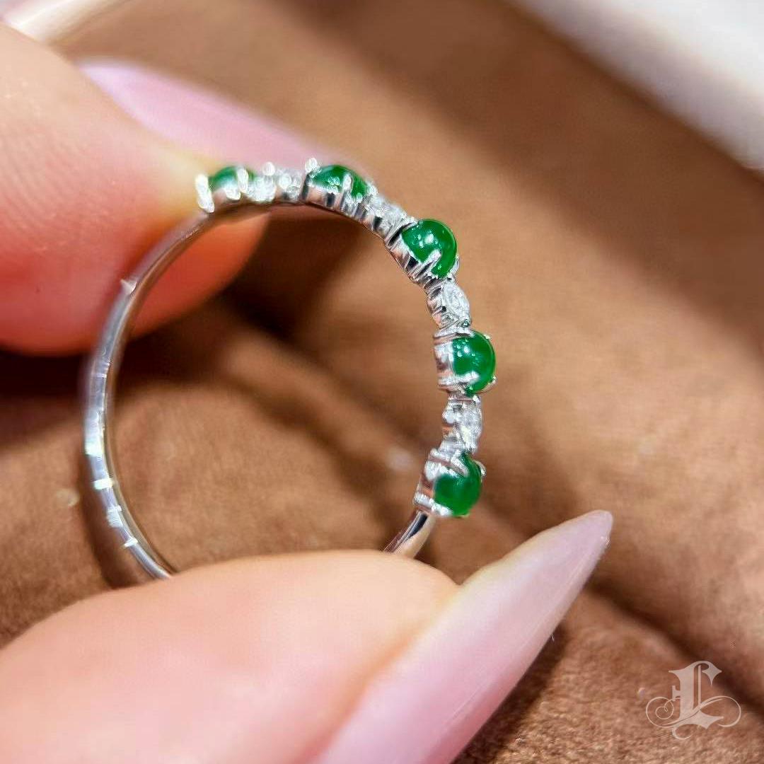【Jādora】Type A Jadeite Cabochon and Diamond Band Ring For Sale 4