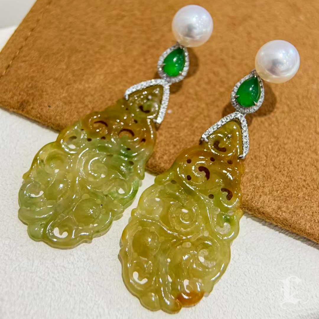 【Jādora】Type A Yellow Jade, Akoya Pearl & Diamond Earrings in Platinum In New Condition For Sale In New York, NY