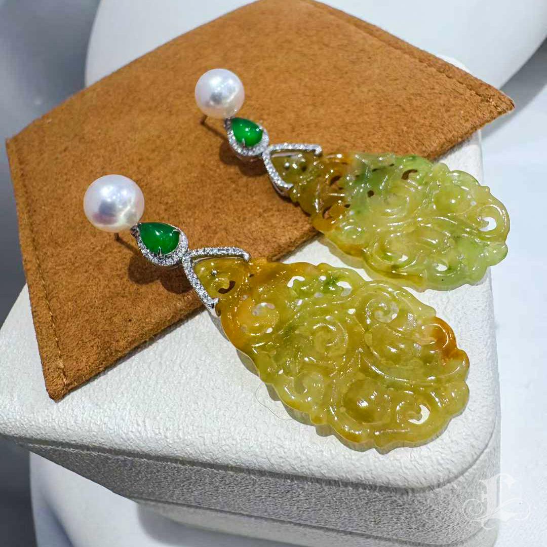 Women's 【Jādora】Type A Yellow Jade, Akoya Pearl & Diamond Earrings in Platinum For Sale