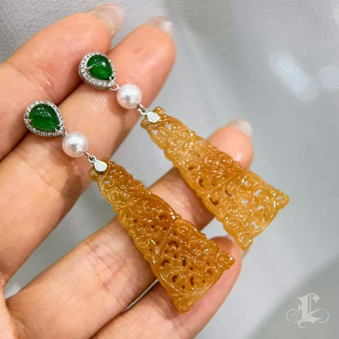 【Jādora】Type A Yellow Jadeite & Akoya Pearl Drop Earrings with Diamond Accents In New Condition For Sale In New York, NY