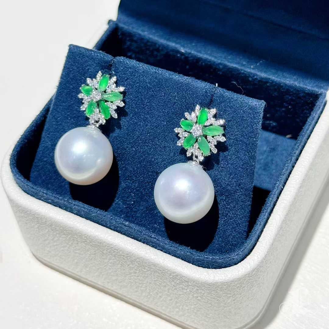 【Jādora】Verdant Bloom - Wandelbare Typ A Jadeit & Südsee Perlen Ohrringe im Angebot 1