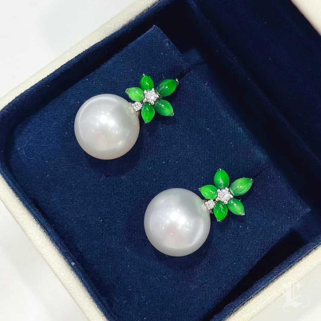 【Jādora】Verdant Bloom - Pendientes convertibles de jadeíta tipo A y perlas del mar del sur en venta 1