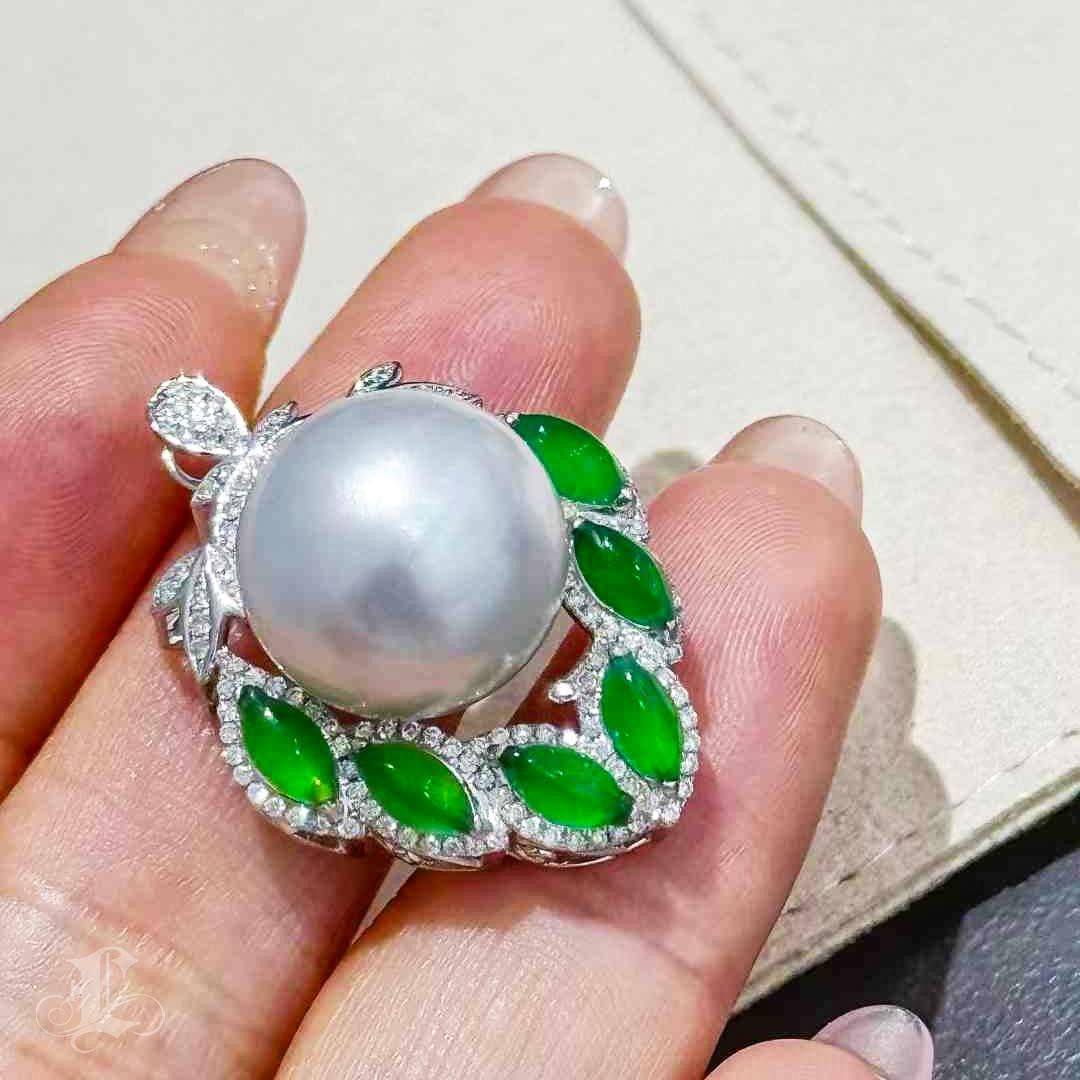 【Jādora】Verdant Bloom Jadeite & South Sea Pearl Earrings and Pendant Set For Sale 5