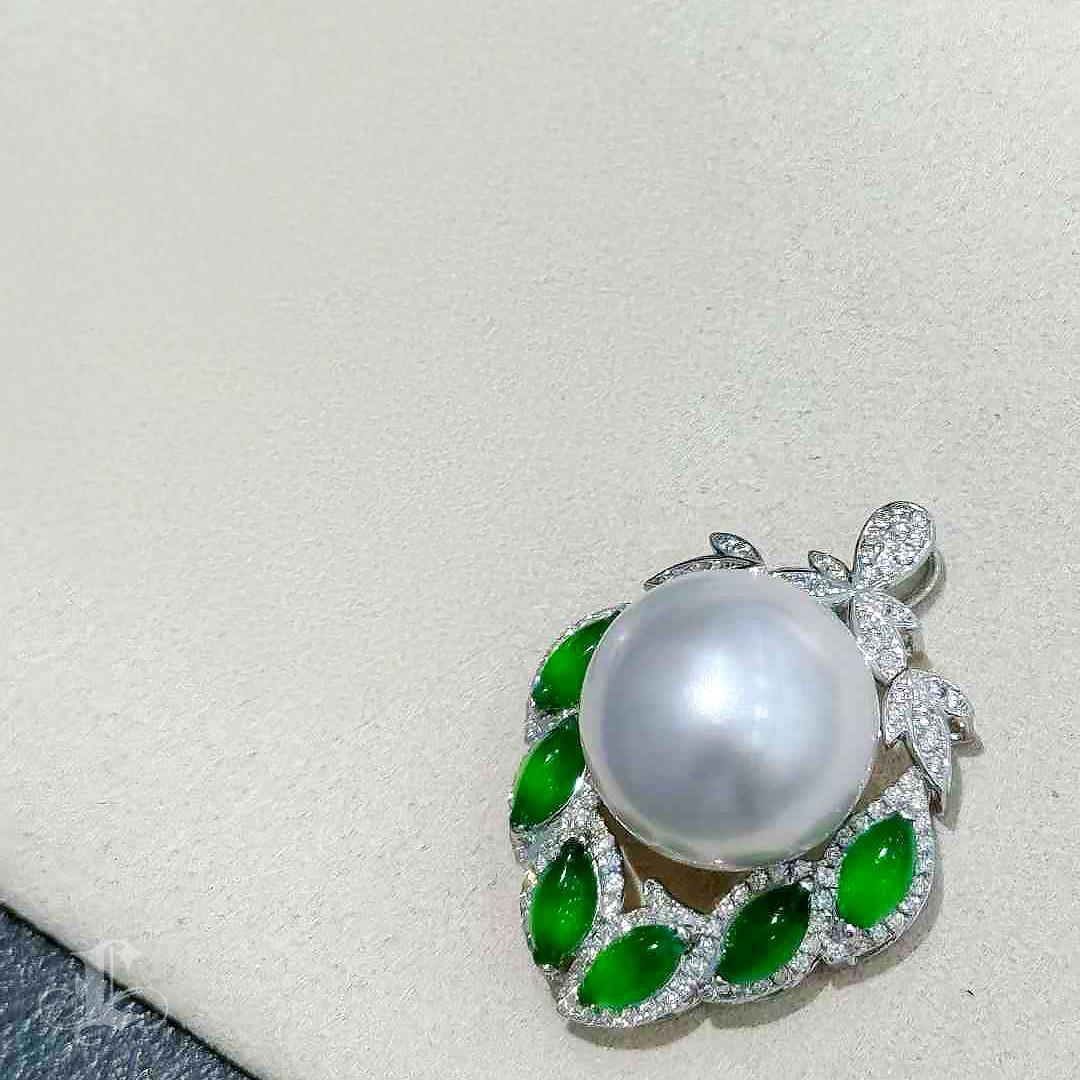 【Jādora】Verdant Bloom Jadeite & South Sea Pearl Earrings and Pendant Set For Sale 6