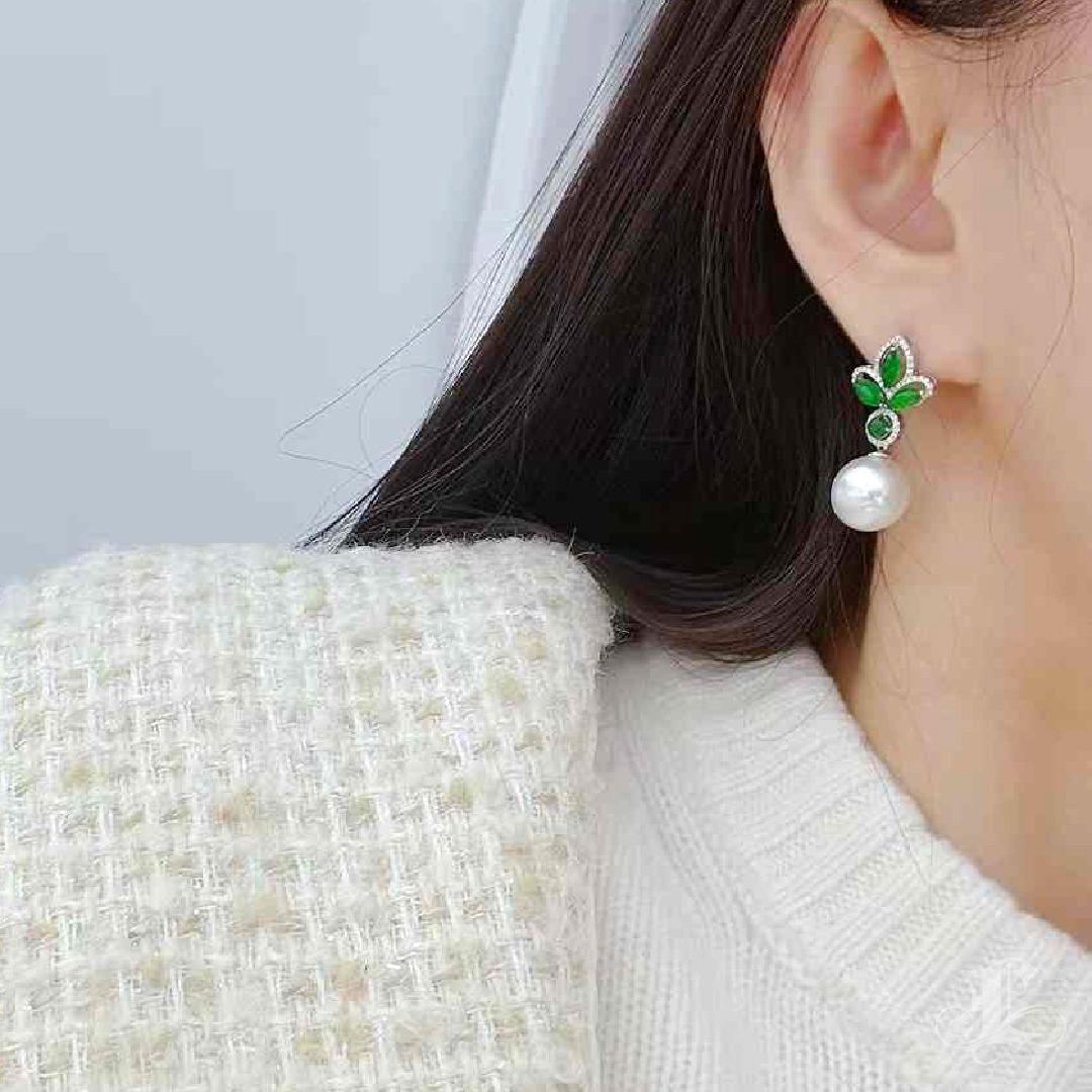 Uncut 【Jādora】Verdant Bloom Jadeite & South Sea Pearl Earrings and Pendant Set For Sale