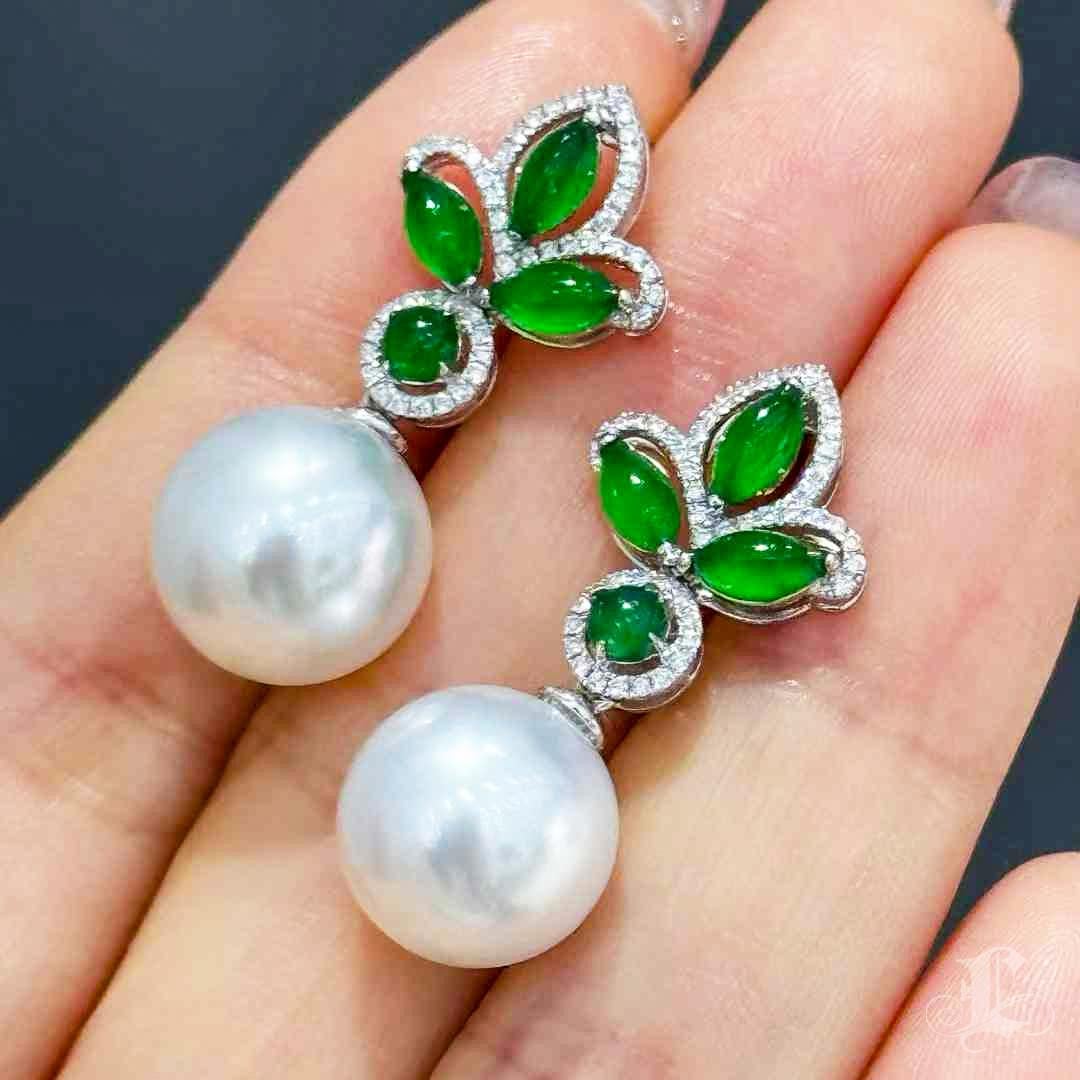Women's 【Jādora】Verdant Bloom Jadeite & South Sea Pearl Earrings and Pendant Set For Sale