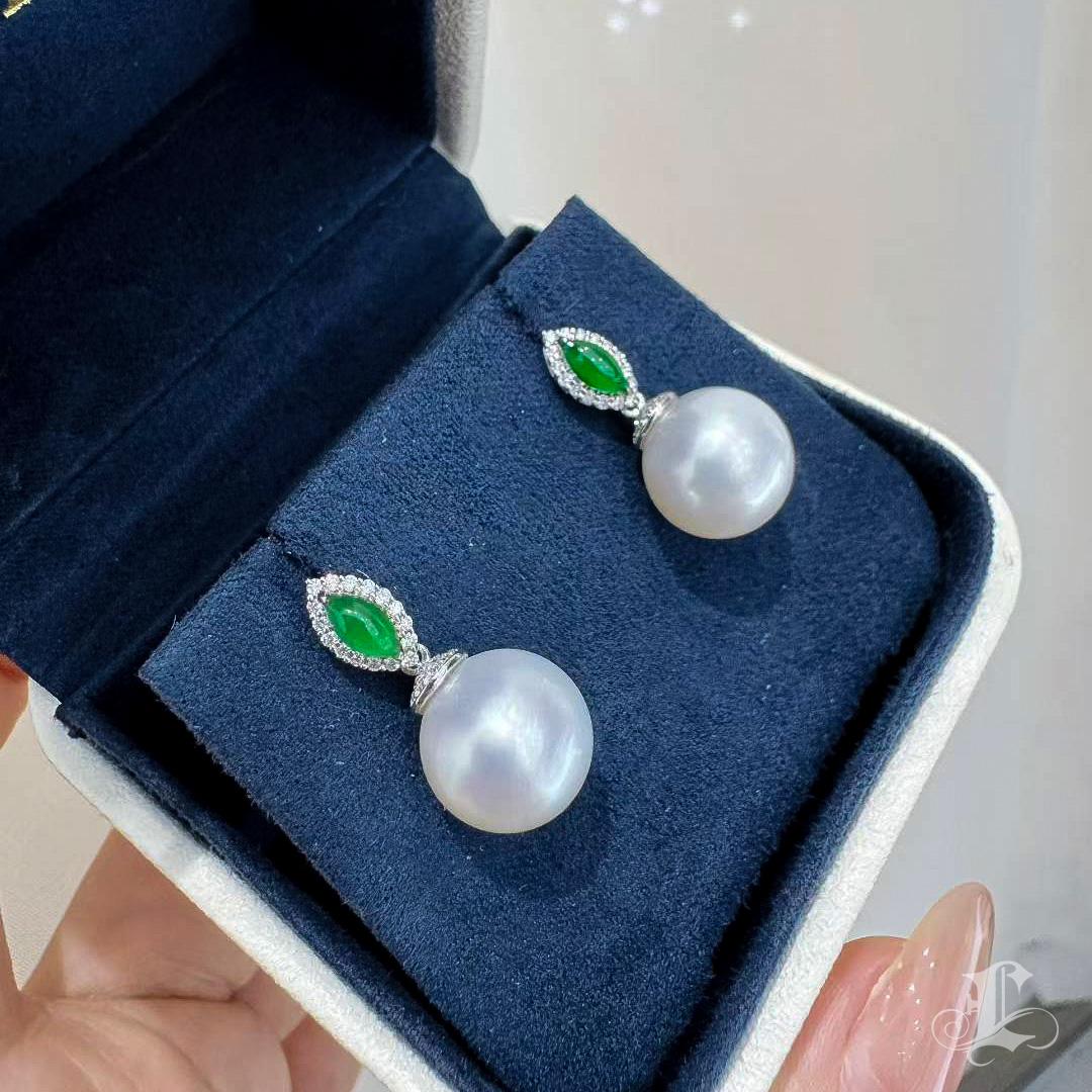 【Jādora】Whisperleblatt Jade & Diamant Südsee Perlen Ohrringe im Zustand „Neu“ im Angebot in New York, NY