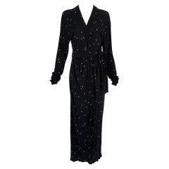 Jaeger 1970er Blattgold bedrucktes schwarzes Maxi-Wickelkleid aus Viskose mit offenem Rückenausschnitt UK 8