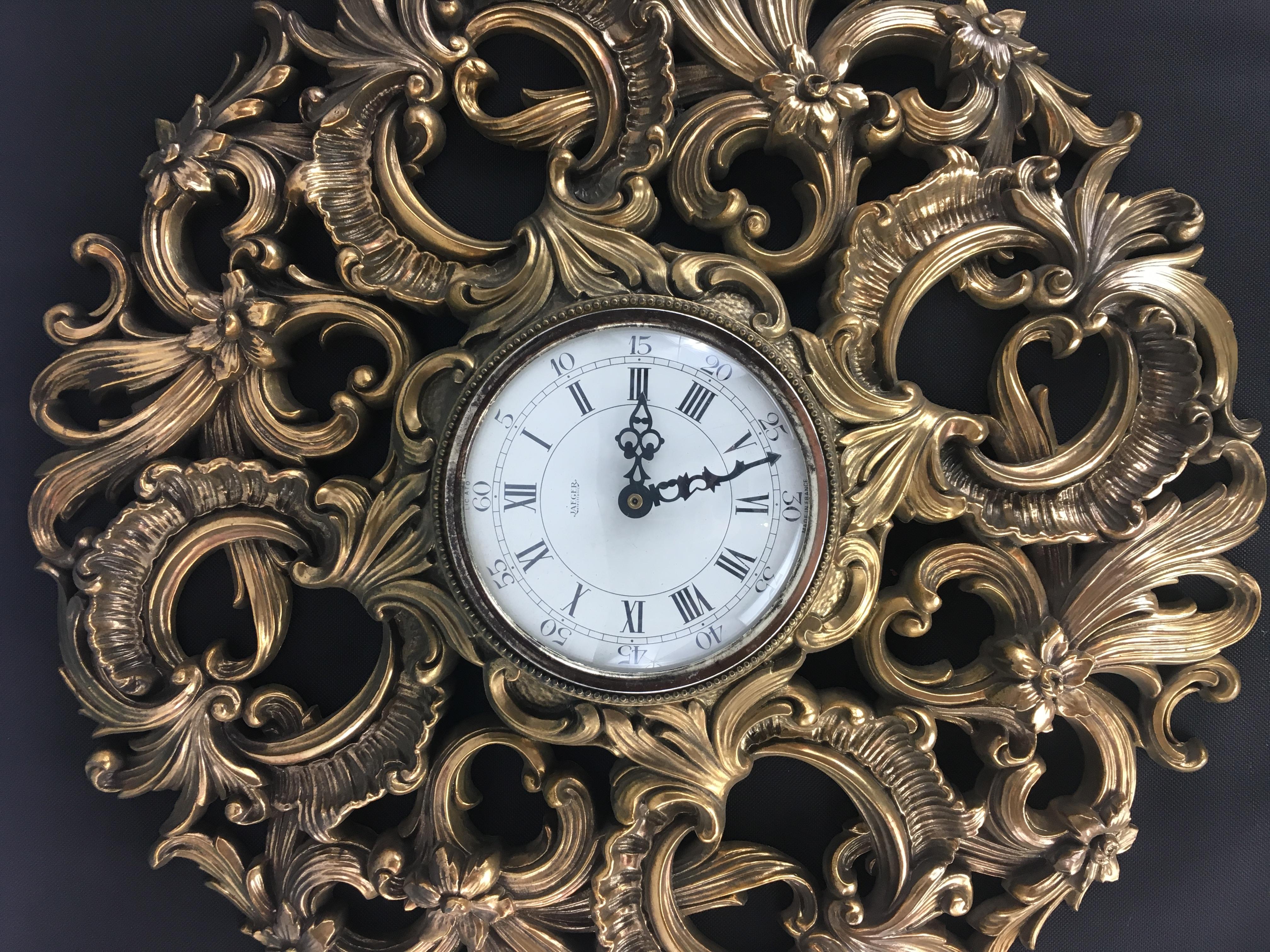 A very decorative ornate Jaeger electric wall clock that would look great anywhere. 

Well crafted clock in very good condition. 
Measures: 21 3/4