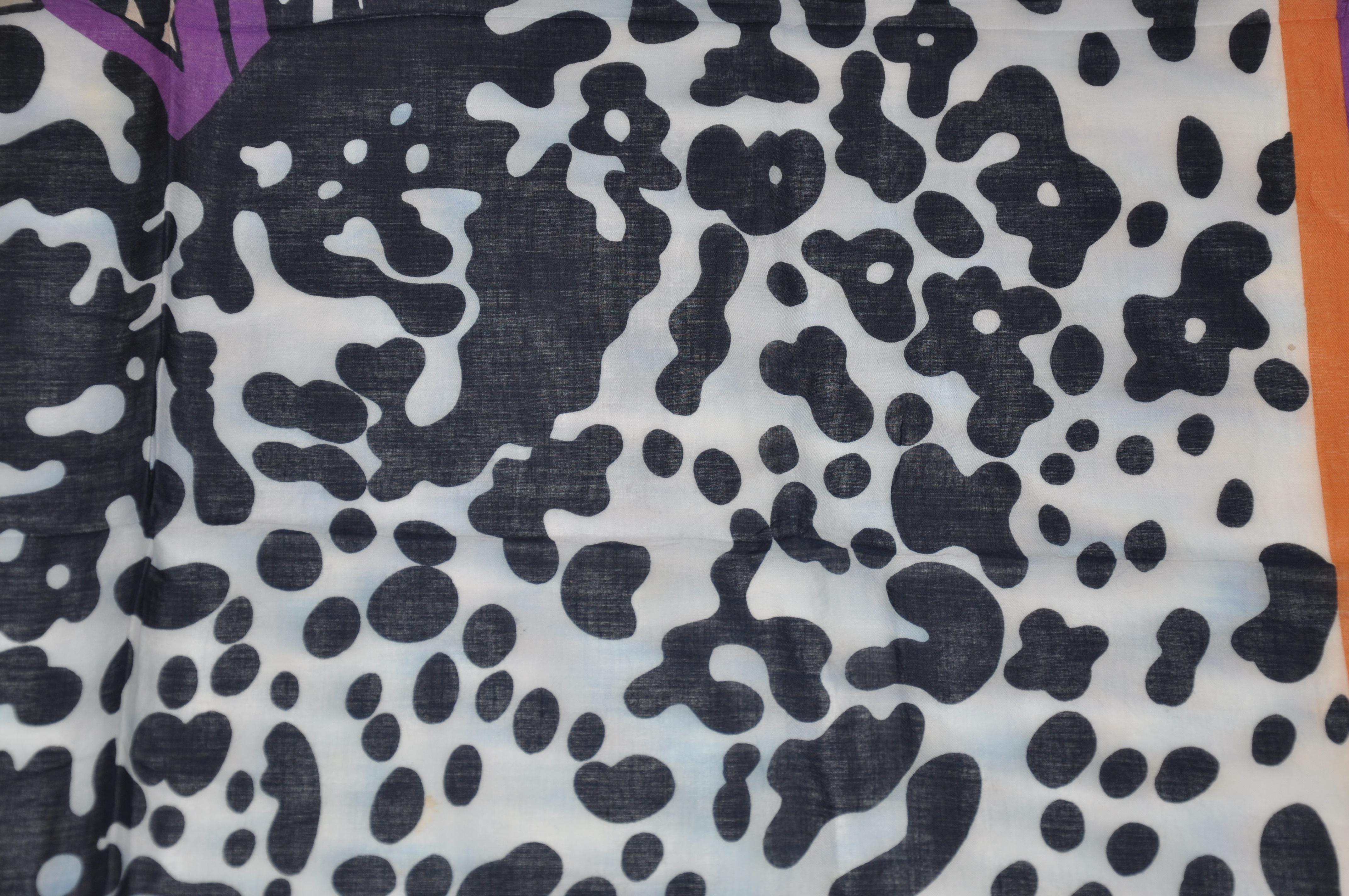 Grande écharpe en coton « Leopard Among Grassland » de Jaeger Unisexe en vente