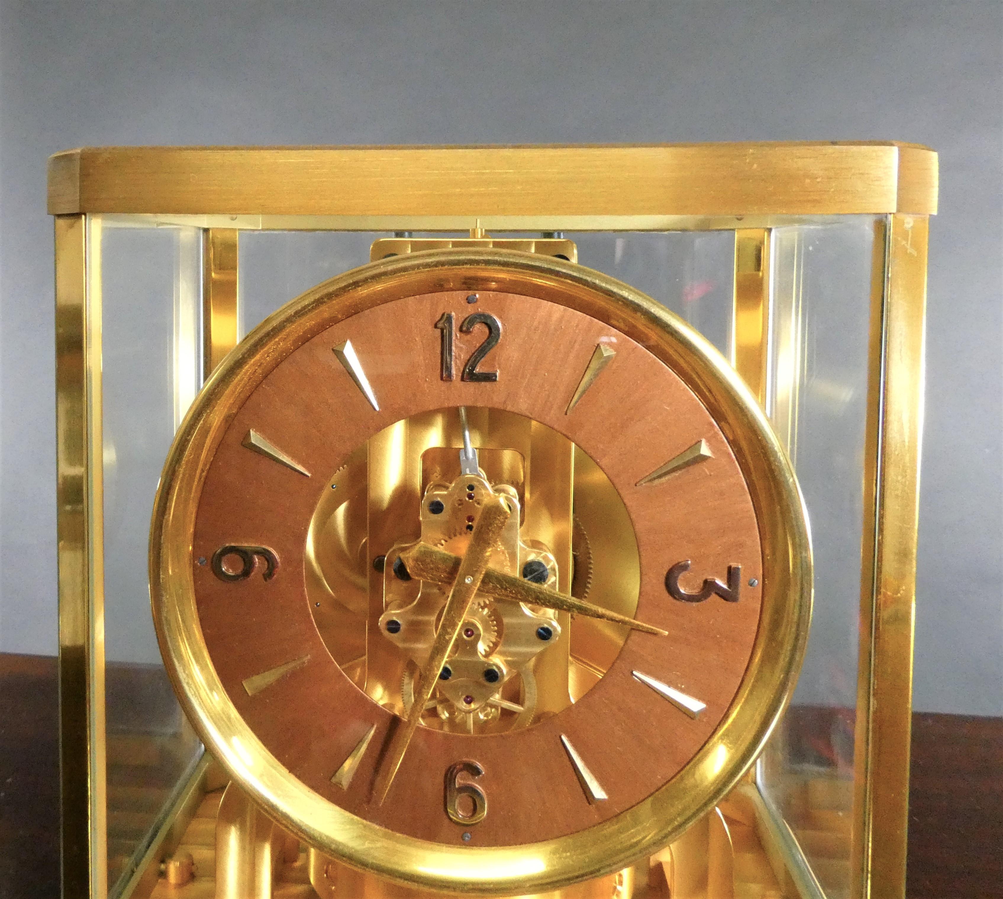 Jaeger-LeCoultre


Gold plated Atmos clock with rouge round dial and Arabic baton numerals.

Ruby jewelled movement signed ‘Jaeger-Le-Coultre’ with oscillating pendulum.

Outstanding engineering with precision timekeeping.

Self winding,