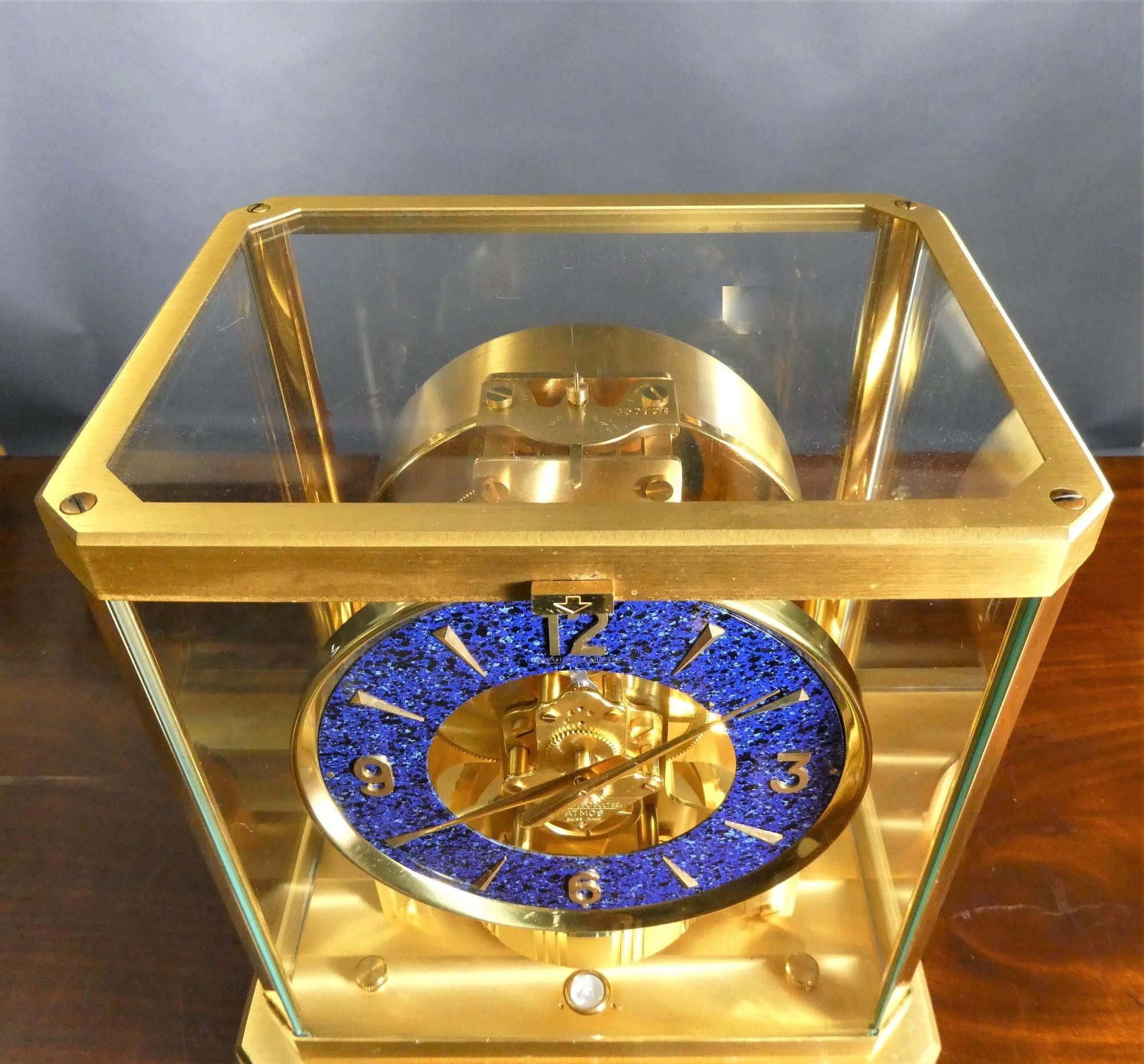 Horloge Atmos Jaeger-le-coultre avec cadran en lapis-lazuli en vente 1