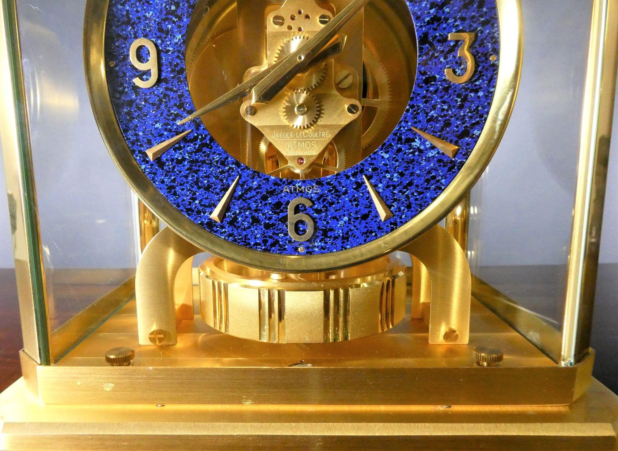 Lapis-lazuli Horloge Atmos Jaeger-le-coultre avec cadran en lapis-lazuli en vente