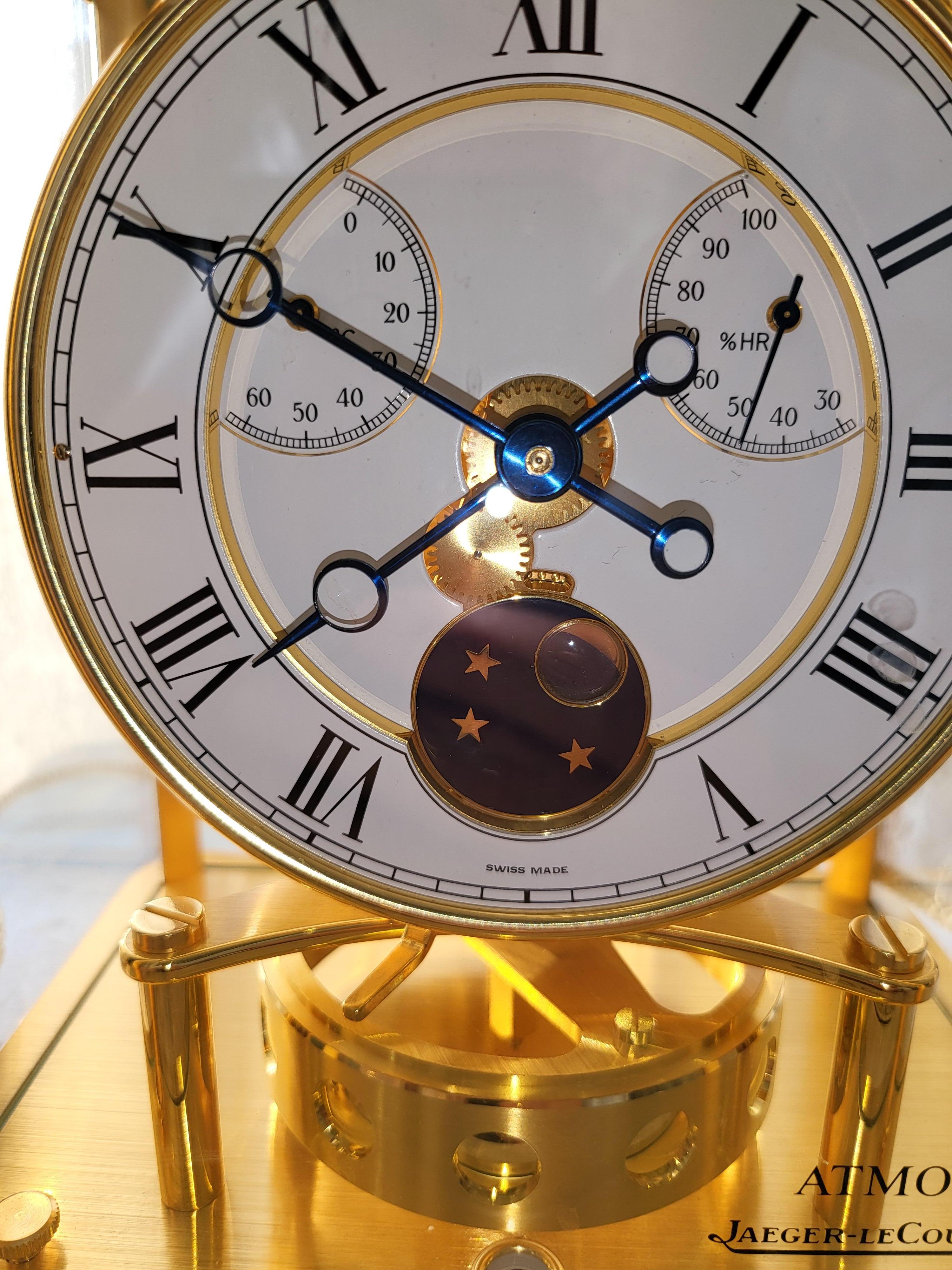 Jaeger Le Coultre Atmos Elysée 544 Collectors Moon Phase Hygrometer Temperature

ATMOS 544 Elysée Phase de Lune Temperature and Hygrometer – gold plated – from 1992 in perfect condition. A rare opportunity to own one of most prestigeous ATMOS clocks.