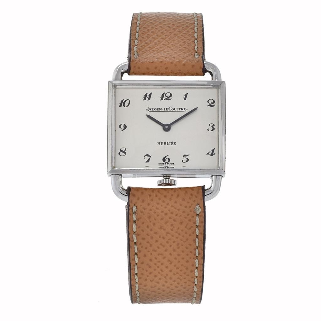 Wir stellen die Hermes Vintage Watch vor: Eine zeitlose Collaboration.
Erleben Sie die Faszination der Hermes Vintage Watch, die in Zusammenarbeit mit Jaeger-LeCoultre entstanden ist. Er wurde in den 1970er Jahren hergestellt und verbindet Eleganz