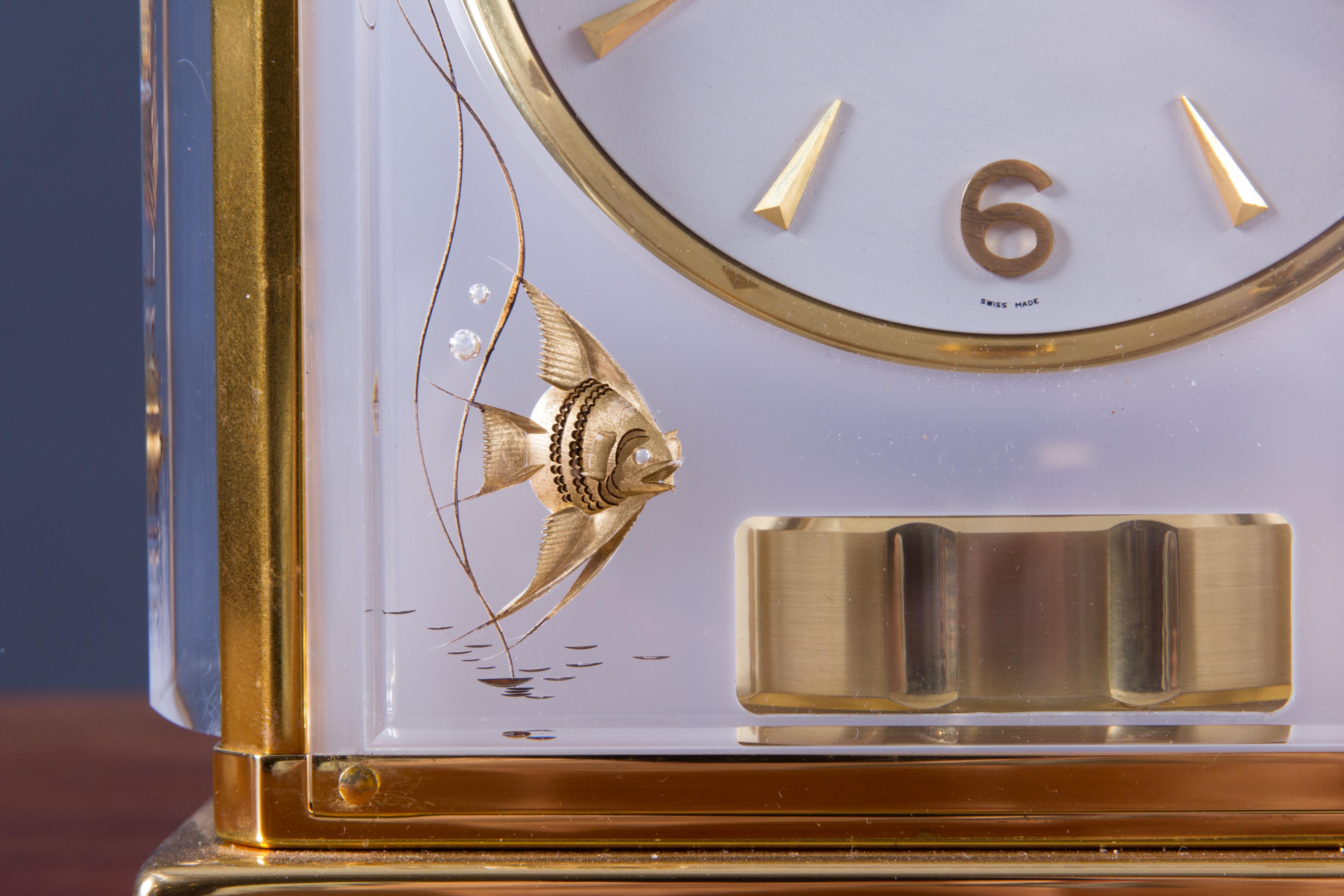 JAEGER  LE  COULTRE


Rare Atmos clock with opaque Lucite panels decorated with gilded fishes to the front and sides. 24 karat gold case, white dial with Arabic and baton numerals, signed ‘Jaeger Le Coultre’.

 Ruby jewelled movement signed ‘Jaeger