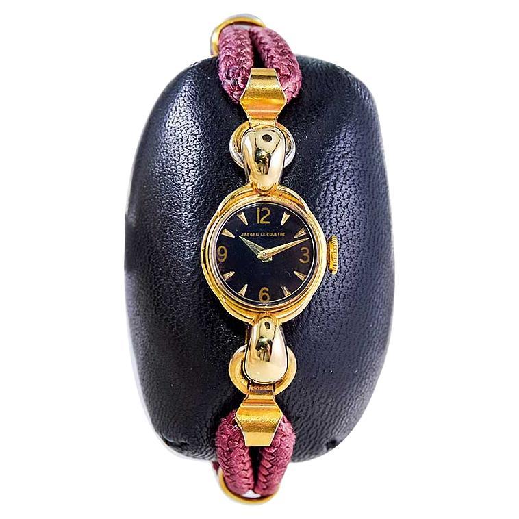 Jaeger LeCoultre Armbanduhr aus 18 Karat Gelbgold im modernen Stil, ca. 1950er Jahre im Angebot