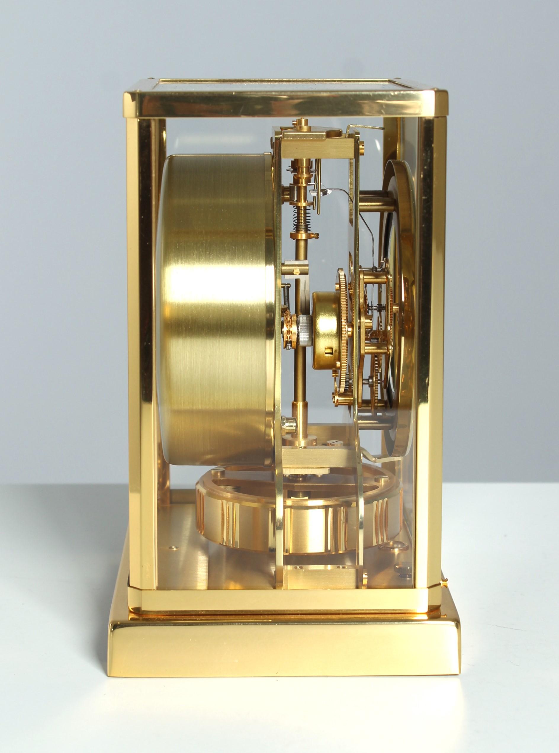 Jaeger LeCoultre Atmos clock in classic design, 1968

Switzerland
Brass
Year of manufacture 1968

Dimensions: H x W x D: 22 x 18 x 13.5 cm

Description:
Offered is a 1968 Atmos in a timeless and classic design. This model was produced under