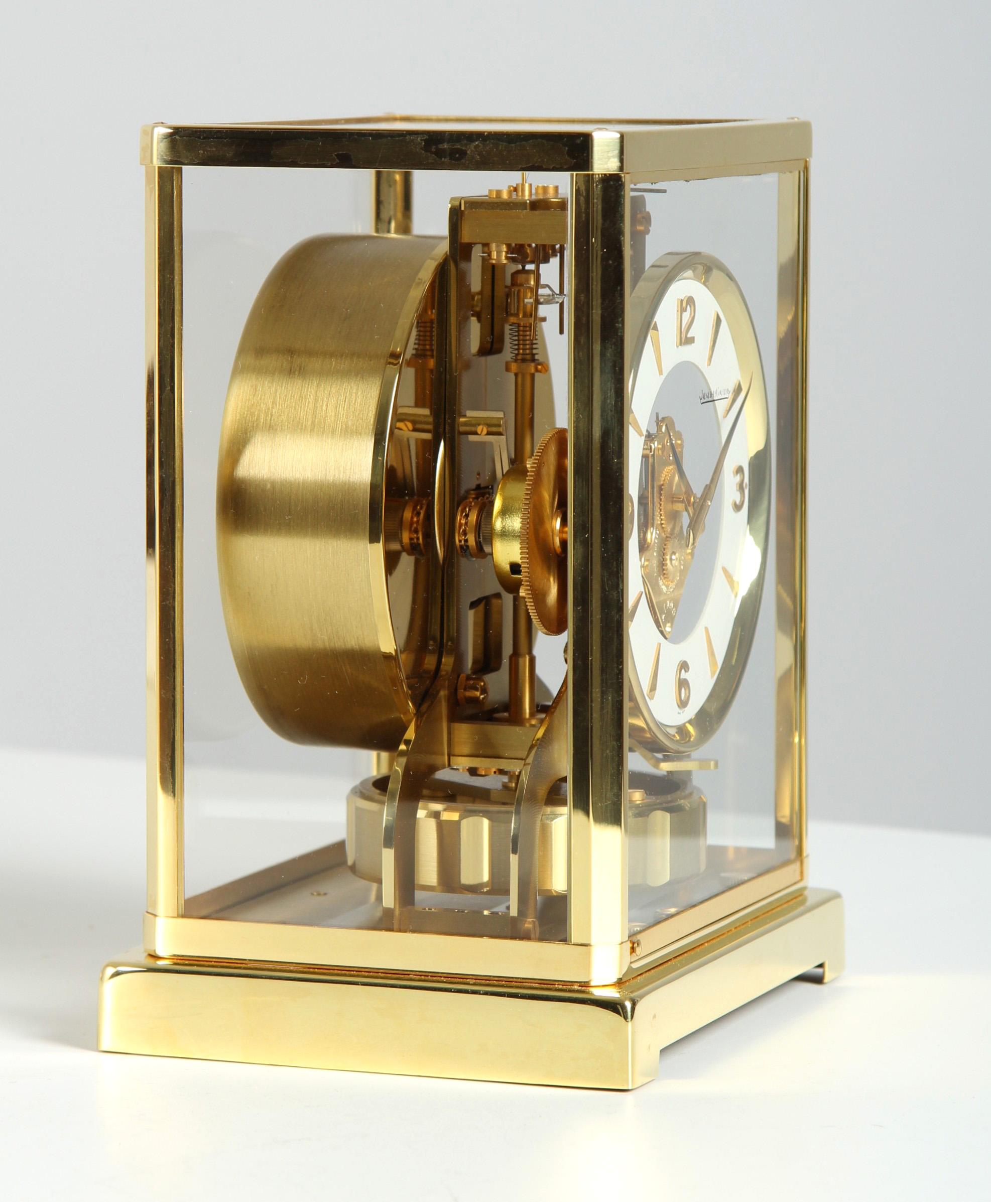 Reloj Atmos de Jaeger LeCoultre de diseño clásico

Suiza
Latón
Año de fabricación 1965

Dimensiones: Al x An x Pr: 22 x 18 x 13,5 cm

Descripción:
Te ofrecemos un Atmos 1965 con un diseño clásico e intemporal. Este modelo se fabricó con la Ref. Nº