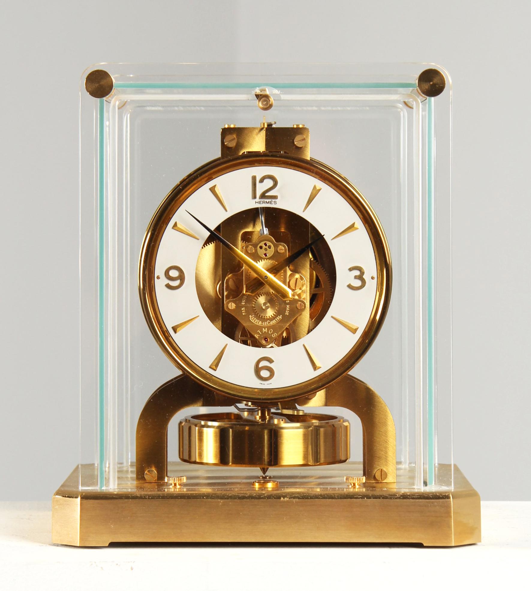 Jaeger-LeCoultre - Horloge Atmos en set complet

Suisse
Laiton, verre, plexiglas
Année de fabrication 1959

Dimensions : H x L x P : 23,5 x 20,5 x 16 cm : H x L x P : 23,5 x 20,5 x 16 cm

Description :
Calibre Atmos 526 dans un boîtier en