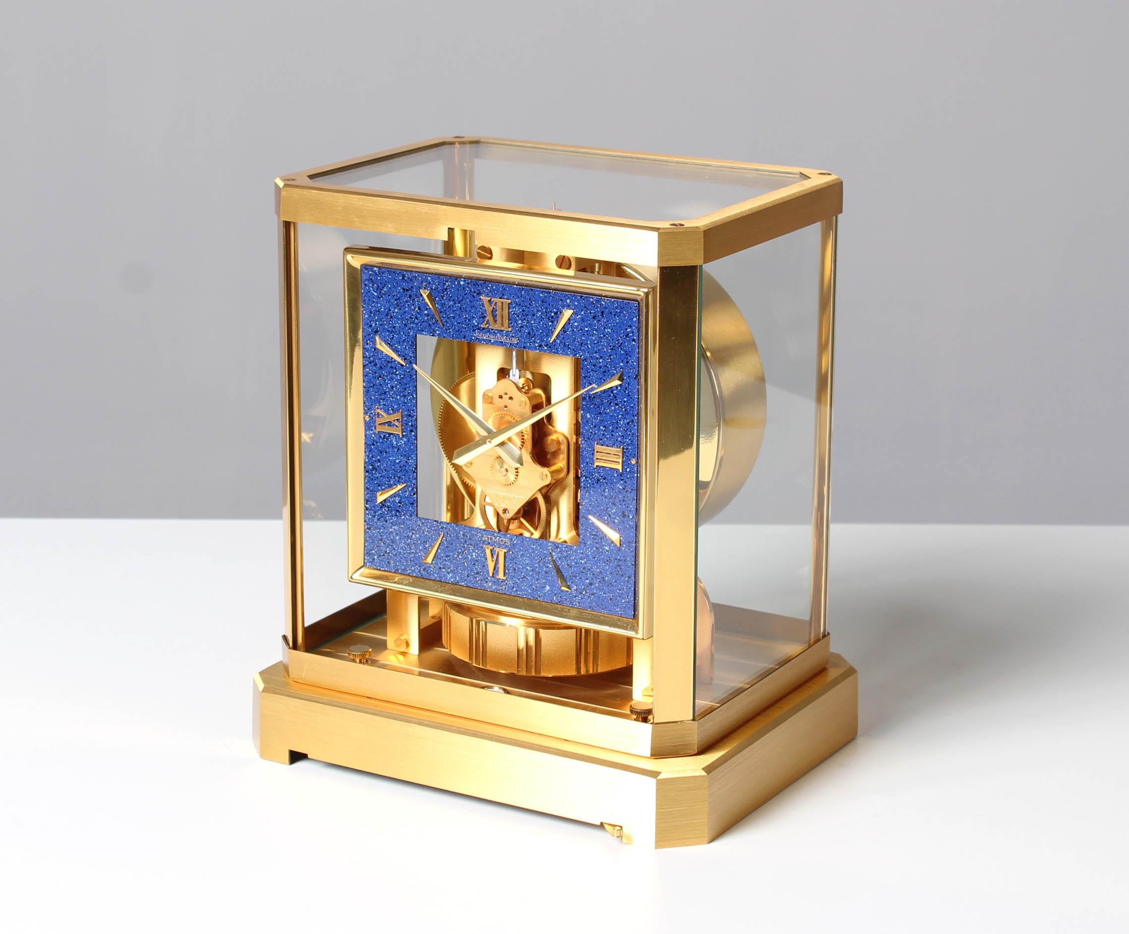 Switzerland
Brass gold plated
Year of manufacture 1979

Dimensions: H x W x D: 23 x 21 x 16 cm

Description:
Atmos VIII in matte brushed gold plated case with polished stands. Rotating pendulum with vertical milled stripes.
Square dial in