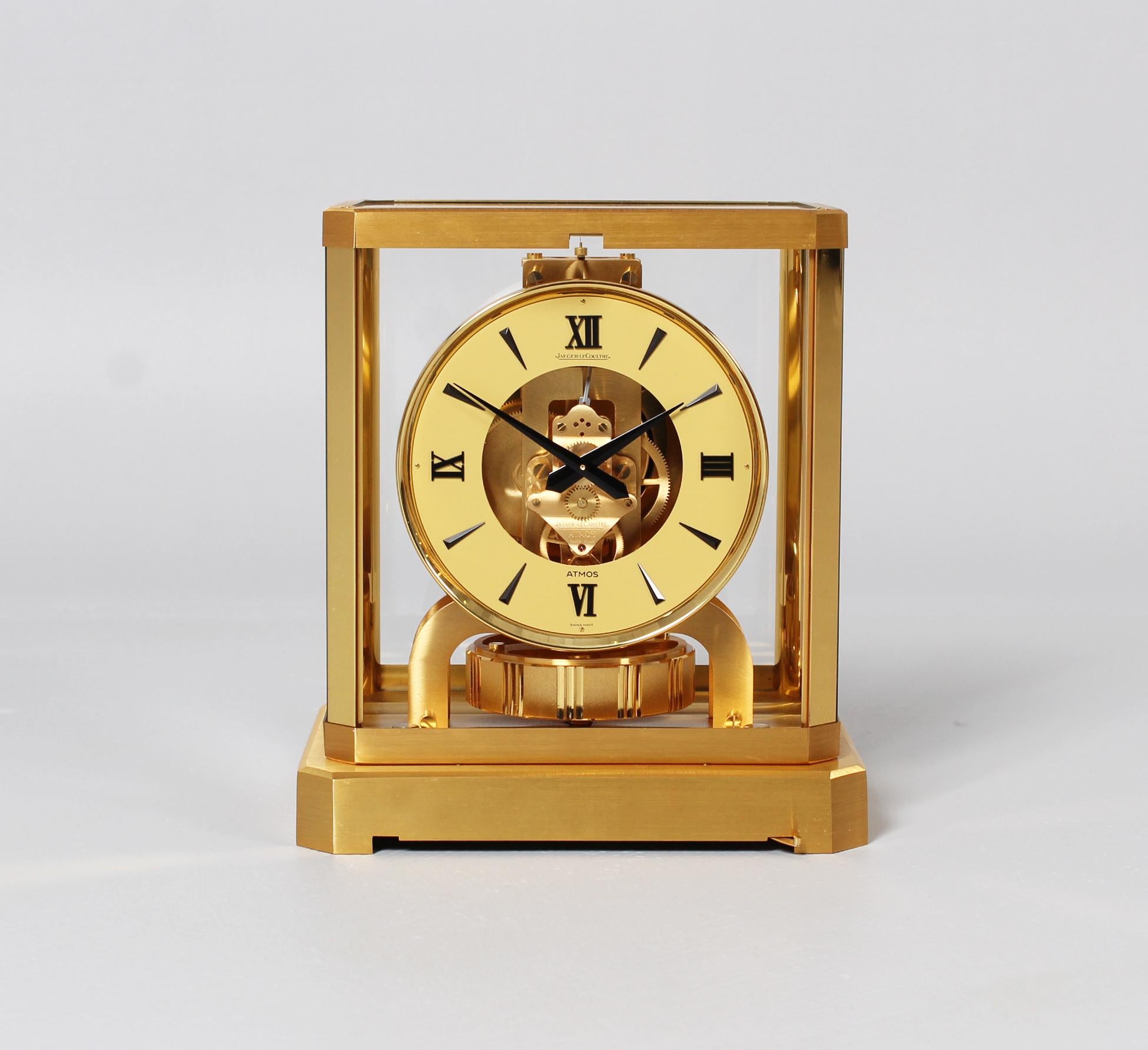 Jaeger LeCoultre - Reloj Atmos VIII Ref. 5909

Suiza
Latón chapado en oro
Año de fabricación 1977

Dimensiones: Alto x Ancho x Fondo: 23 x 21 x 16 cm

Descripción:
Atmos VIII en caja chapada en oro cepillado mate con soportes pulidos.