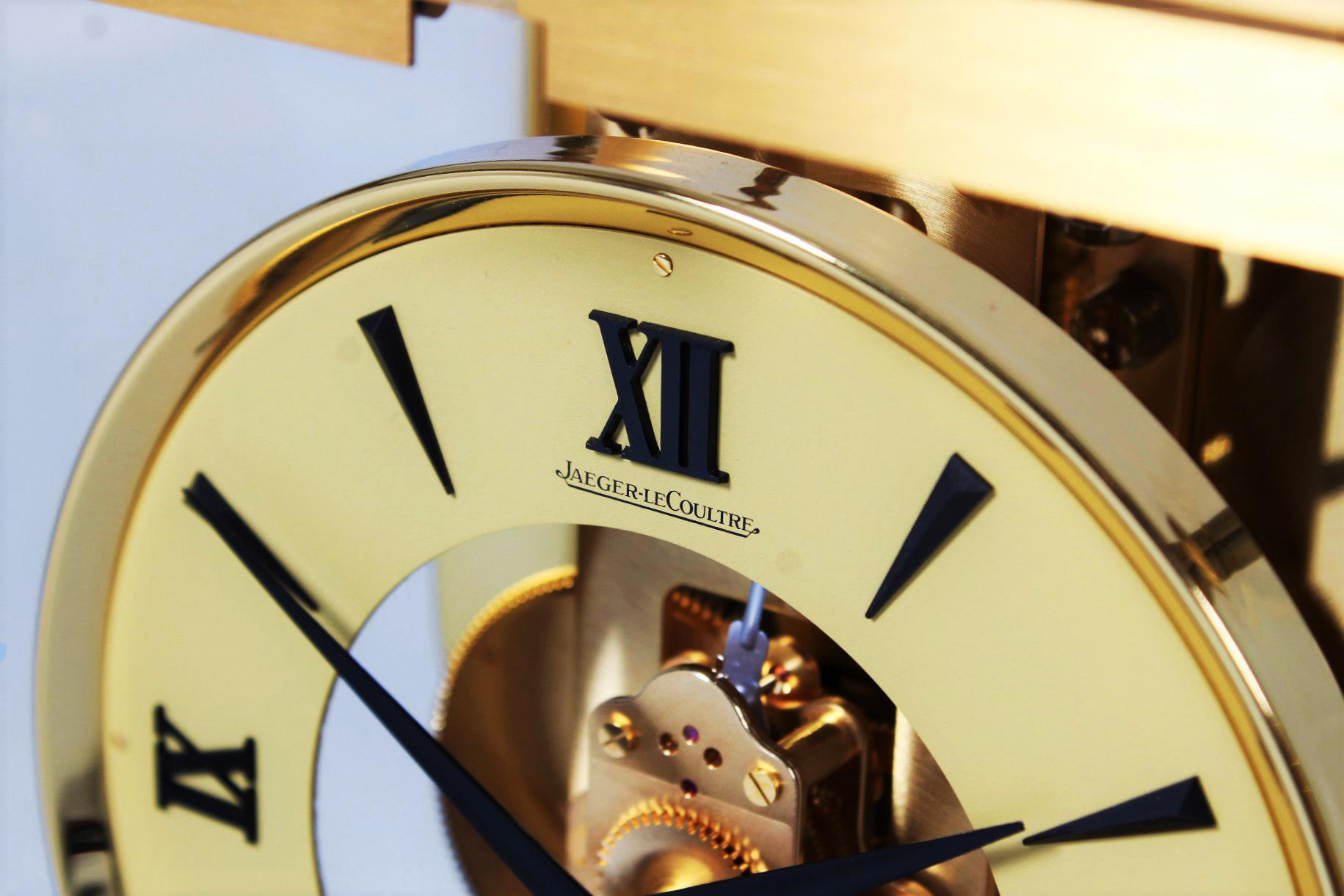 Jaeger LeCoultre, Reloj Atmos, Ref. 5909, Construido en 1977 Dorado
