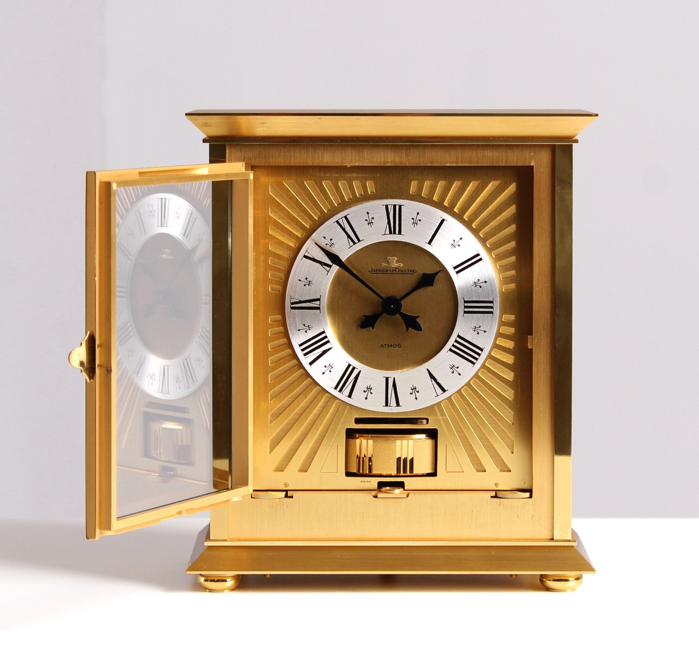 Jaeger LeCoultre - Atmos Royale

Switzerland
Gold-plated brass
Year of manufacture 1978

Dimensions: H x W x D: 27 x 23 x 14 cm

Description:
Atmos Royale Ref. 5814 in a completely gold-plated brass case. Glazed front door. Silver circular-cut