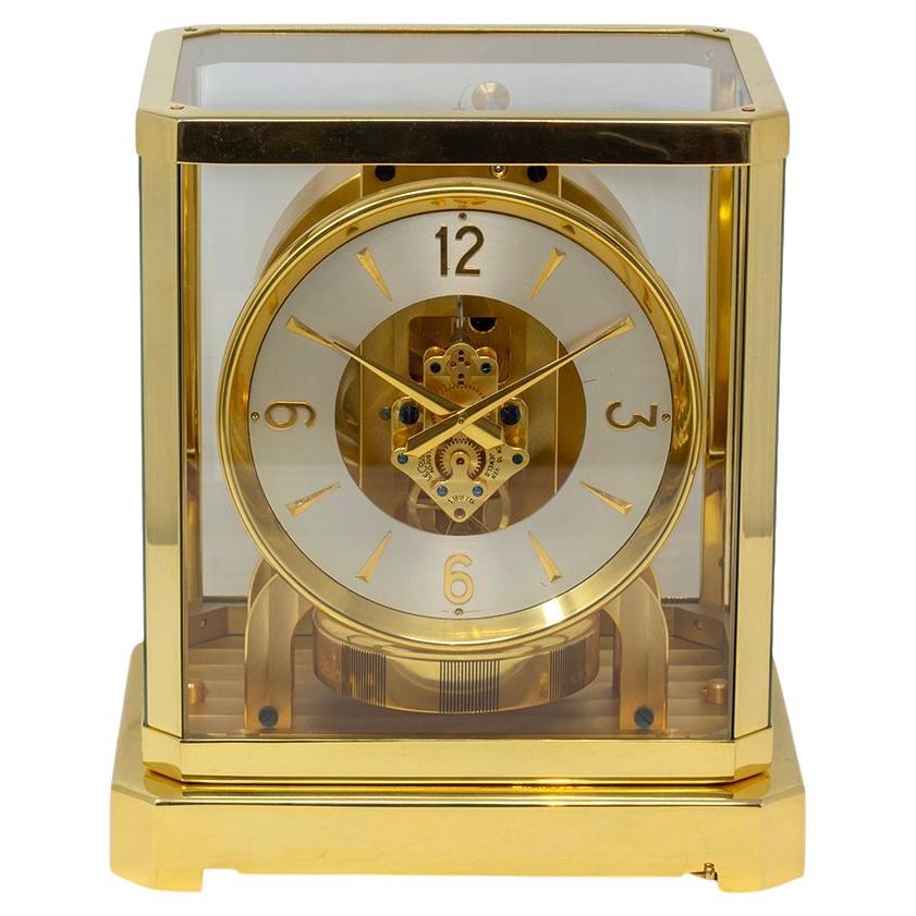 Horloge Atmos Jaeger-LeCoultre avec cadran argenté