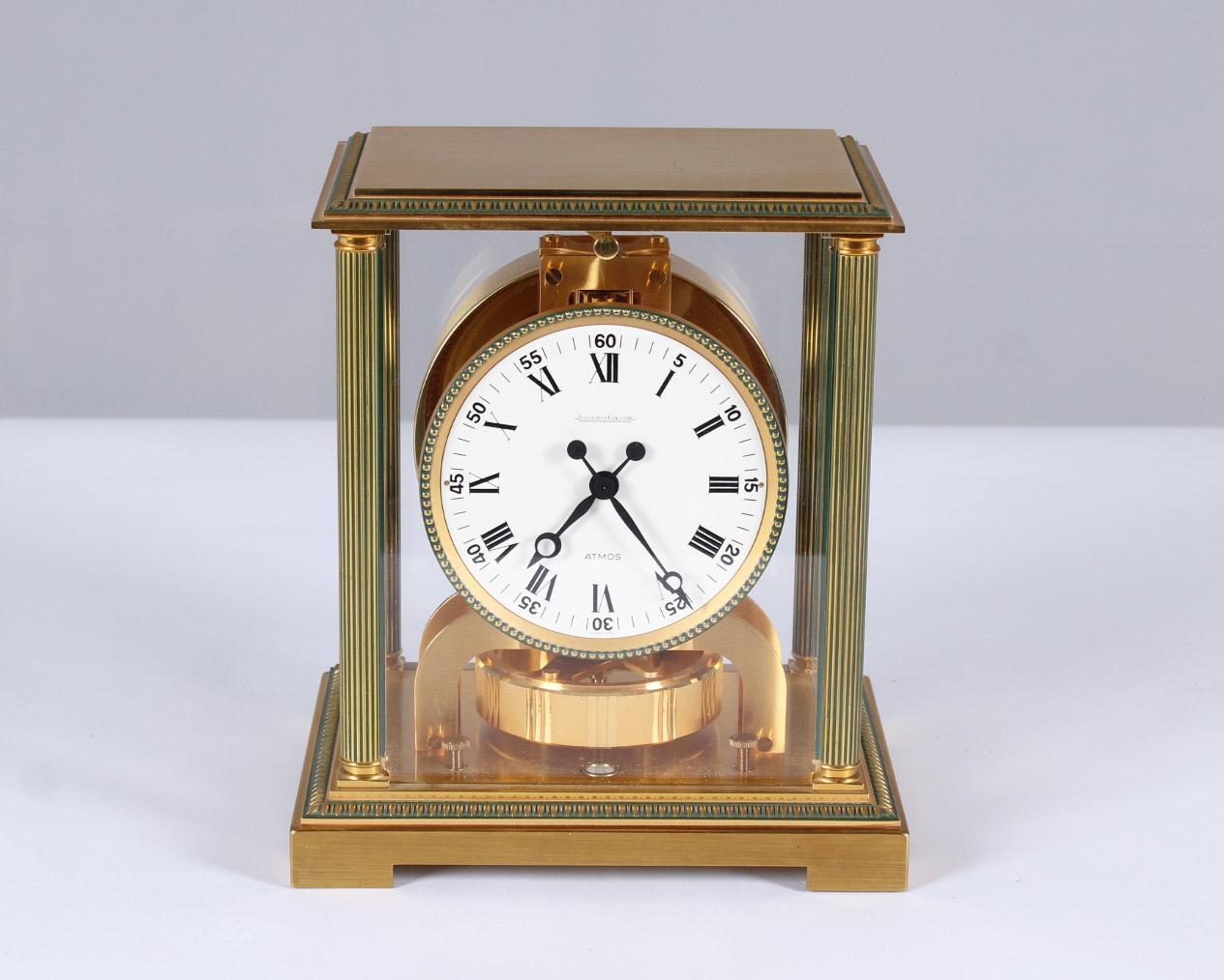 Jaeger-LeCoultre - Atmos Vendome cal. 526

Switzerland
brass gold plated
Year of manufacture 1979

Dimensions: H x W x D: 24 x 21 x 16 cm

Description:
Atmos Vendome caliber 526. model number 5834 with gold plated base and fluted