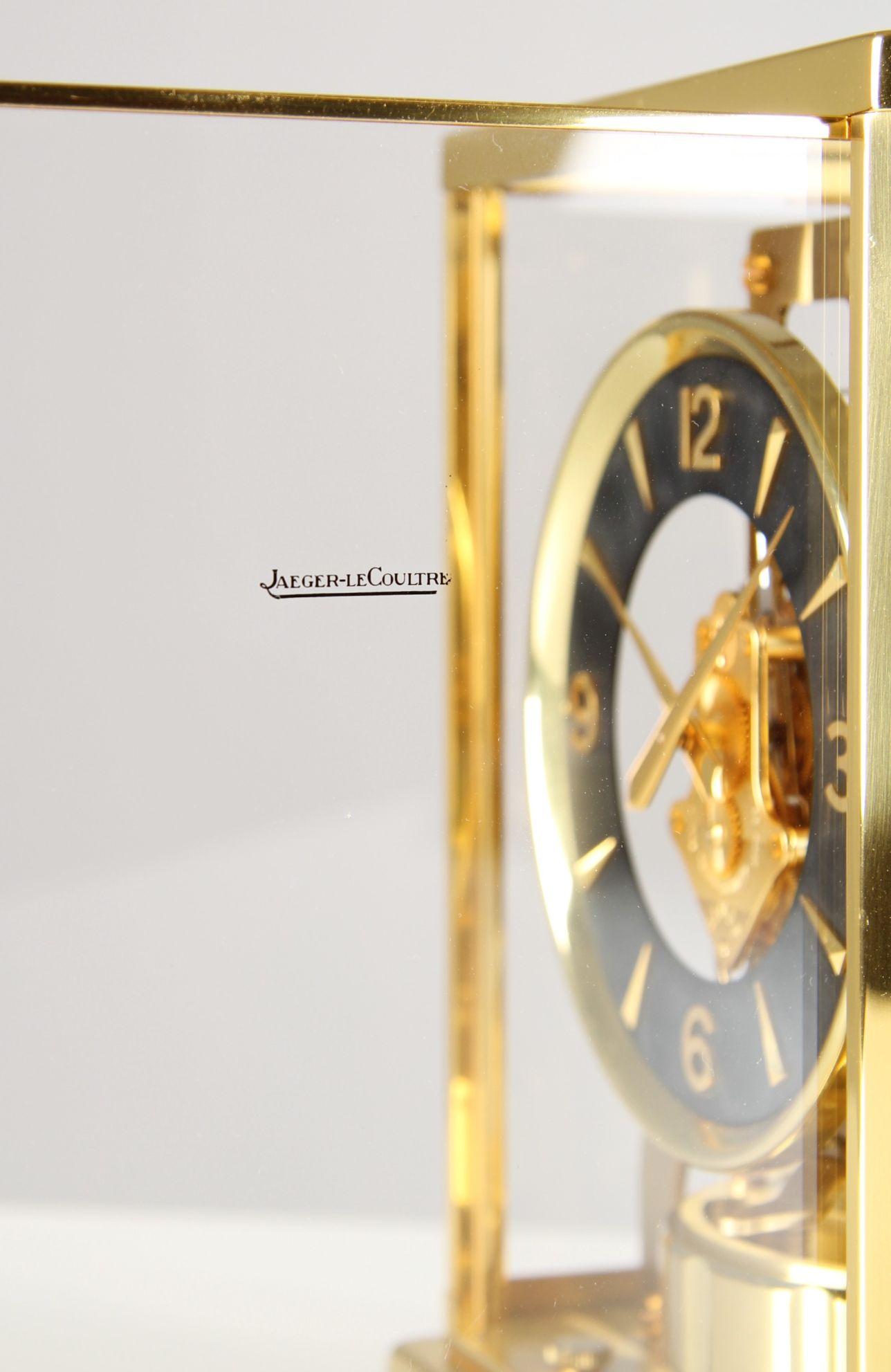 Horloge Jaeger-LeCoultre Atmos avec cadran noir, fabriquée en Suisse en 1965 en vente 2