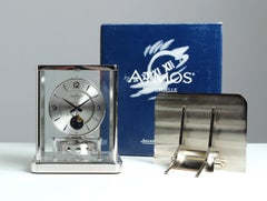 Jaeger LeCoultre, horloge Atmos avec phase de lune, rhodié avec console murale