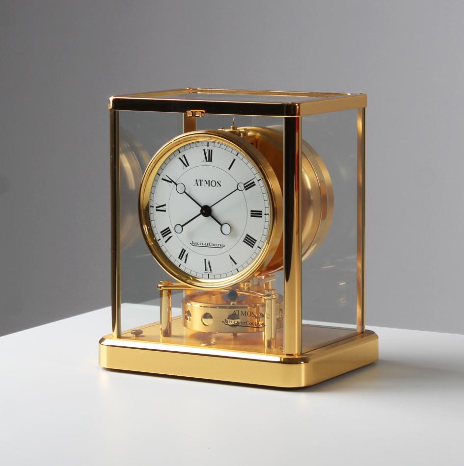 Jaeger LeCoultre, Atmos Elysee, 24-carat gold-plated, 1992

Switzerland
Brass gold plated
Year of manufacture 1992

Dimensions: H x W x D: 23 x 20 x 16 cm

Description:
Atmos calibre 540 in 24 carat gold-plated case.
White full dial with