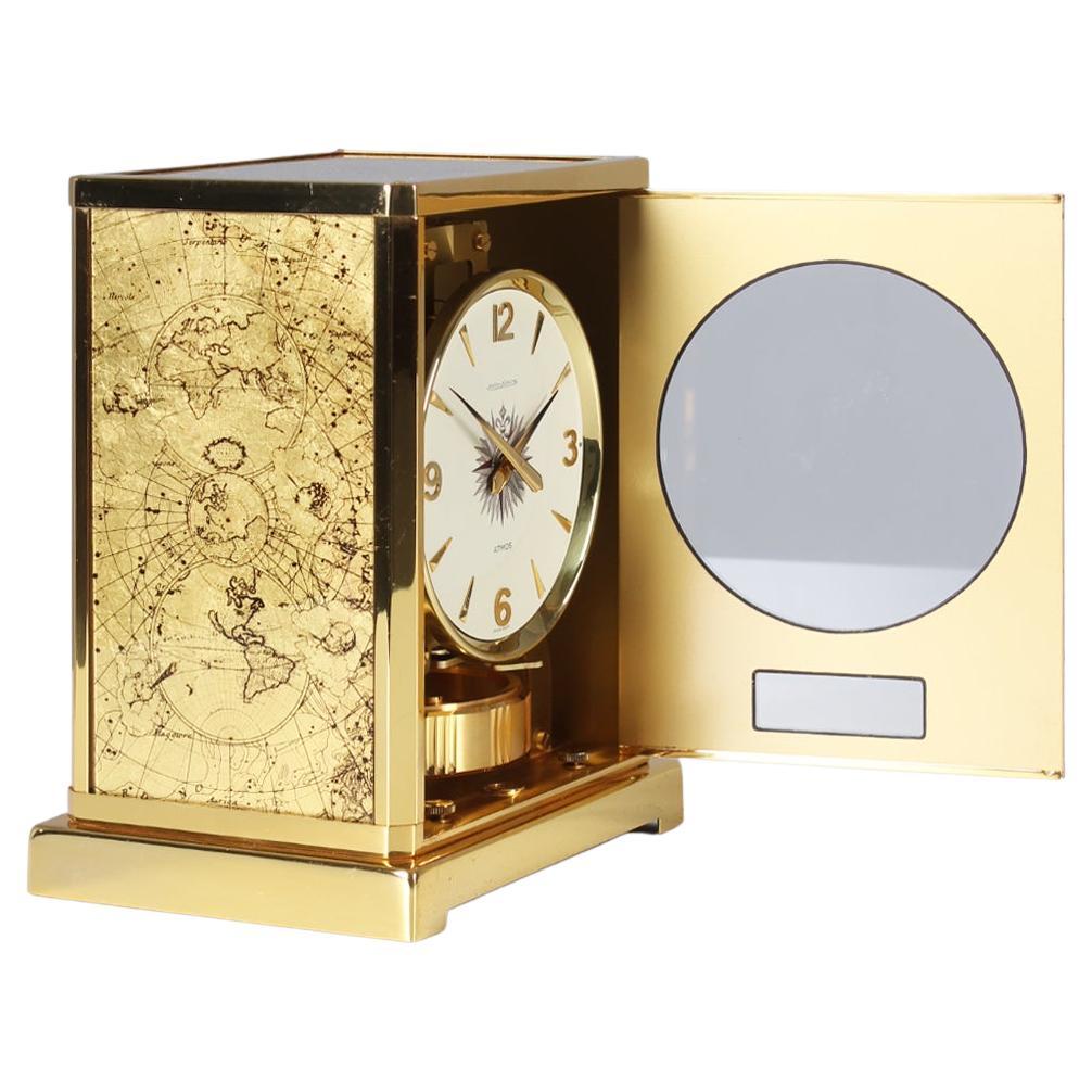 Jaeger LeCoultre - Atmos Feuille d'or Motif Constellation

Switzerland
Brass gold plated
Year of manufacture 1967

Dimensions: H x W x D: 22 x 18 x 13.5 cm

Description:
Atmos V calibre 526 in the special 