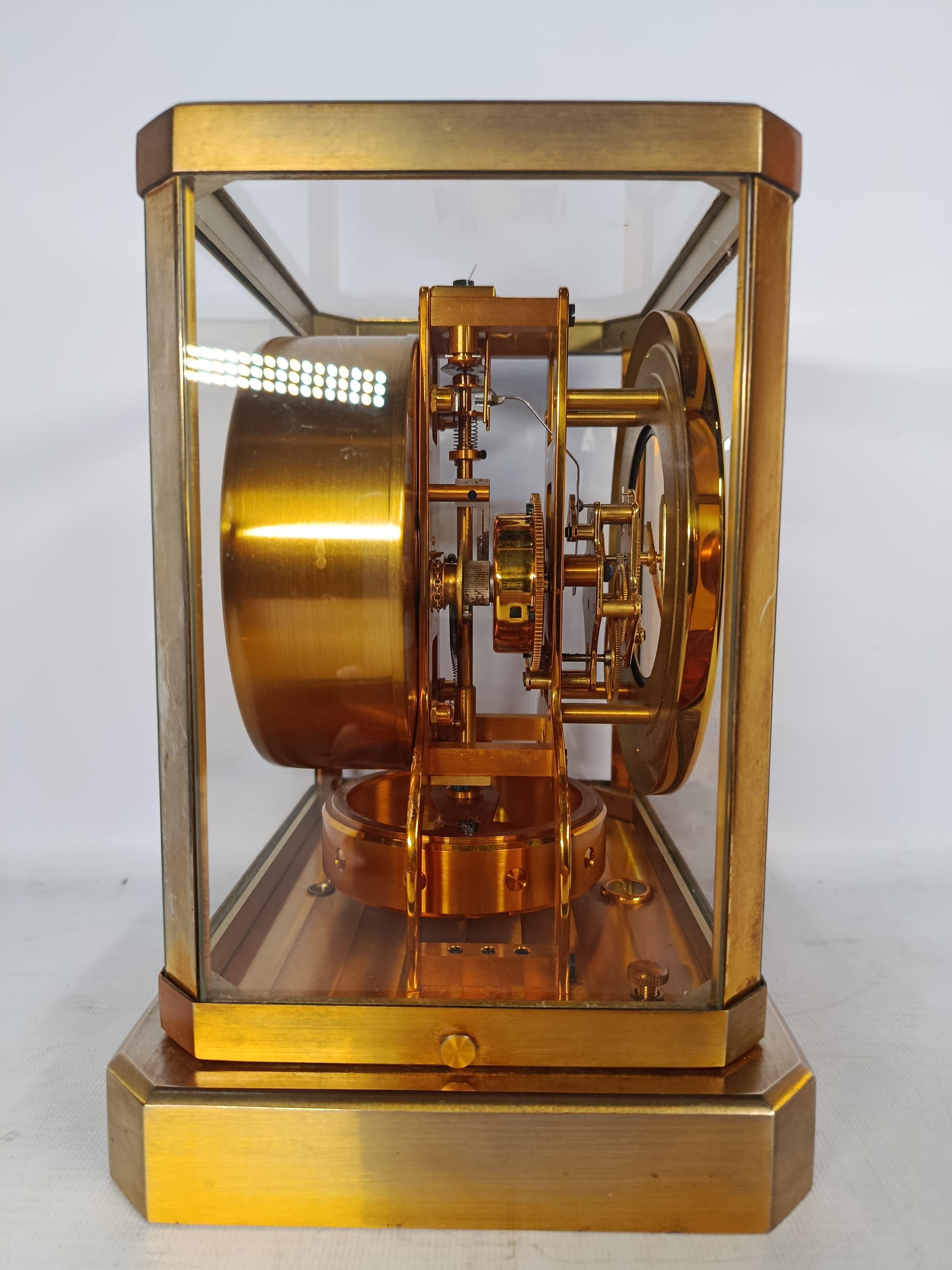Jaeger-LeCoultre Atmos III Mid Century Swiss Clock Caliber 526 In Good Condition For Sale In Buenos Aires, Argentina