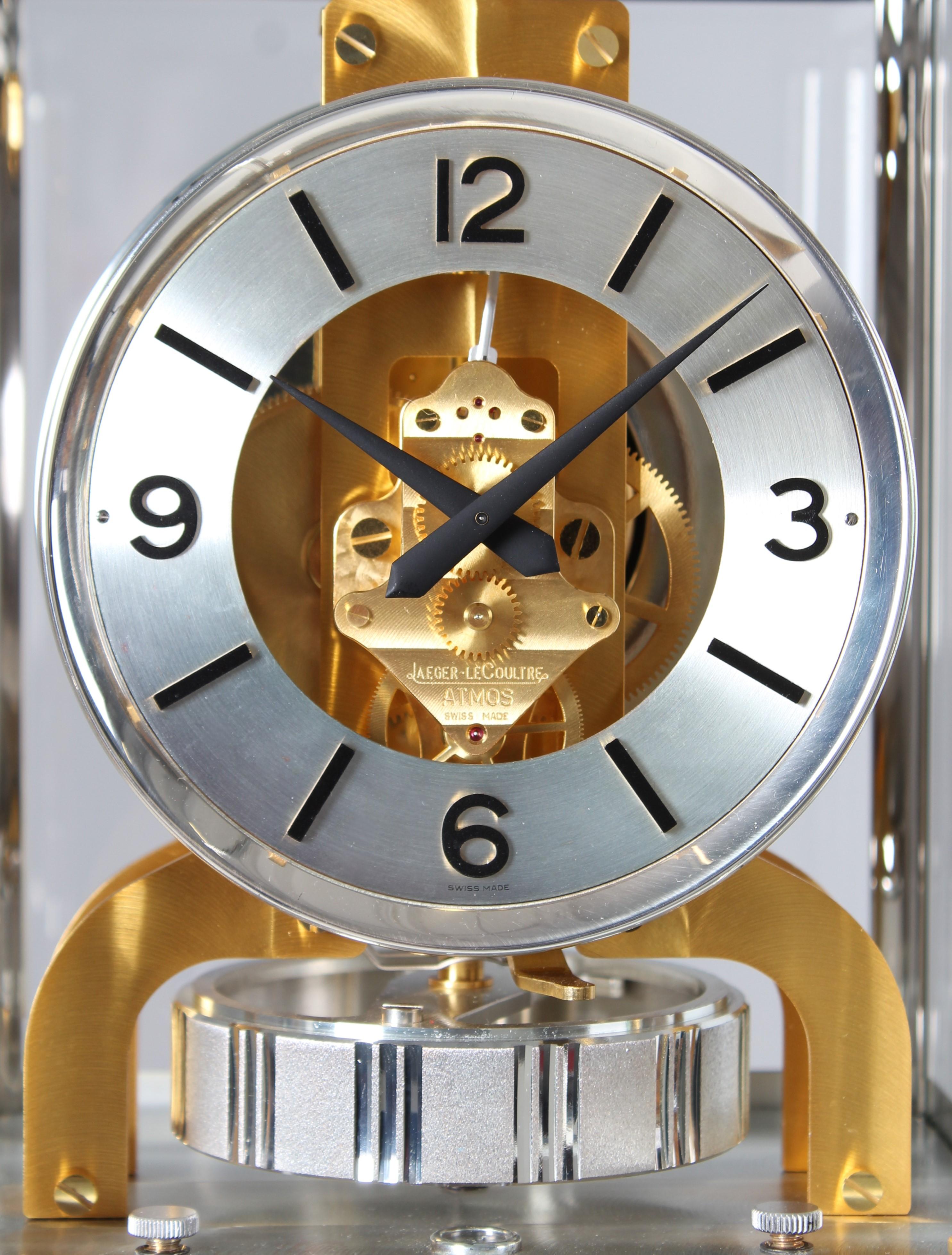 Moderne Jaeger LeCoultre, horloge Atmos bicolore, argent et or, fabriquée en 1978 en vente