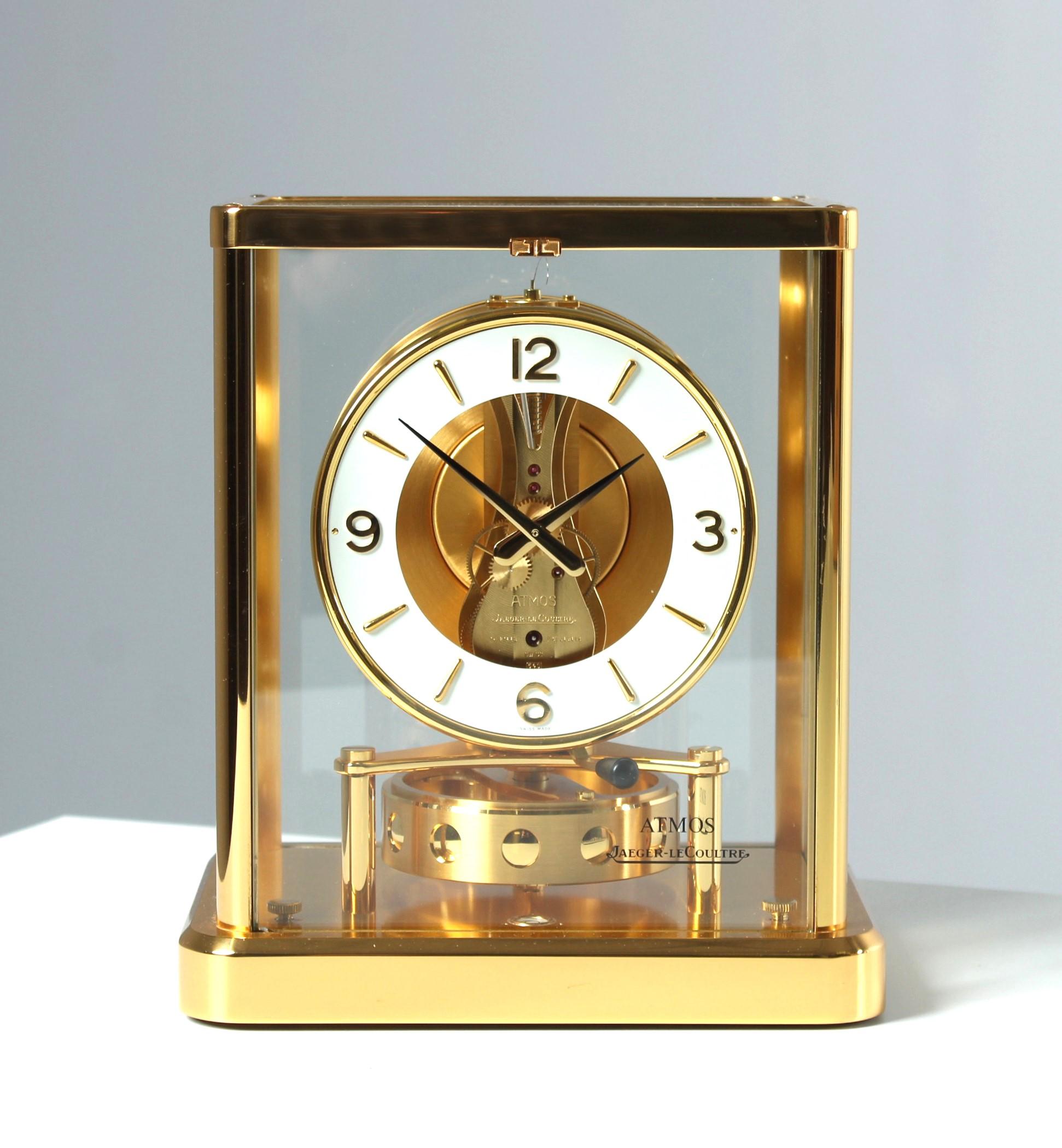 Jaeger LeCoultre Atmos Clock Cal. 540 in Full Set

Switzerland
Brass gold plated
Year of manufacture 1991

Dimensions: H x W x D: 23 x 20 x 15 cm

